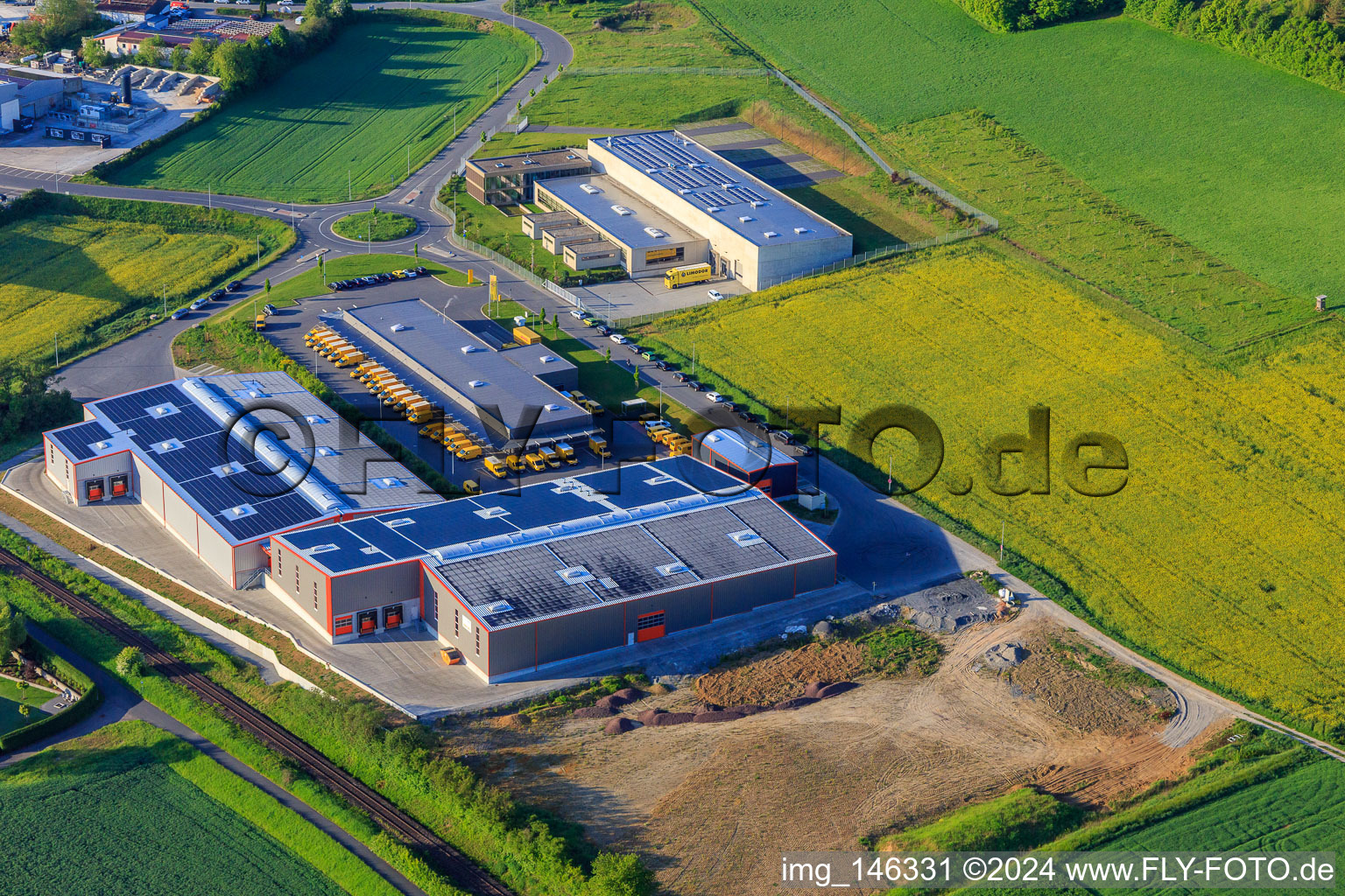 Vue aérienne de Base de livraison de Deutsche Post et Rüdinger Spedition GmbH à Bad Mergentheim dans le département Bade-Wurtemberg, Allemagne