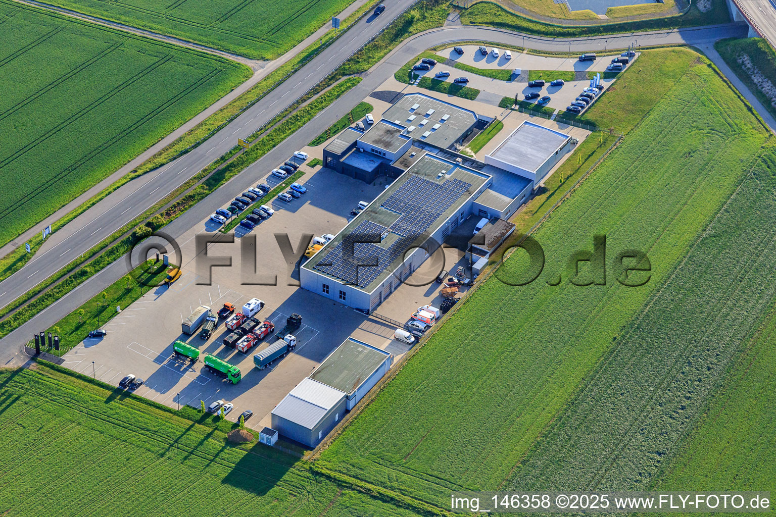 Vue aérienne de AMT Autohaus GmbH Mercedes-Benz à Bad Mergentheim dans le département Bade-Wurtemberg, Allemagne