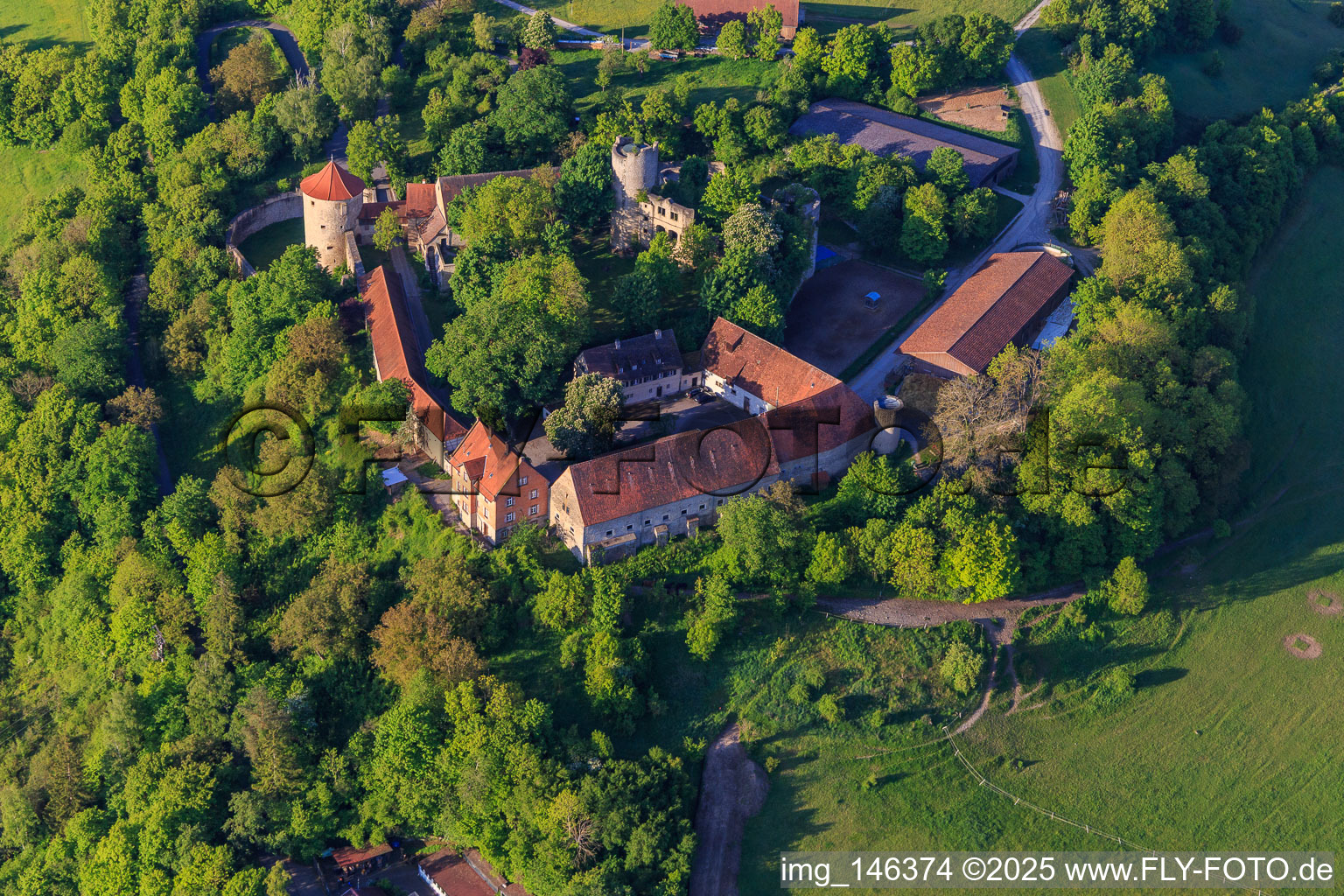Vue oblique de Château de Neuhaus à Igersheim dans le département Bade-Wurtemberg, Allemagne