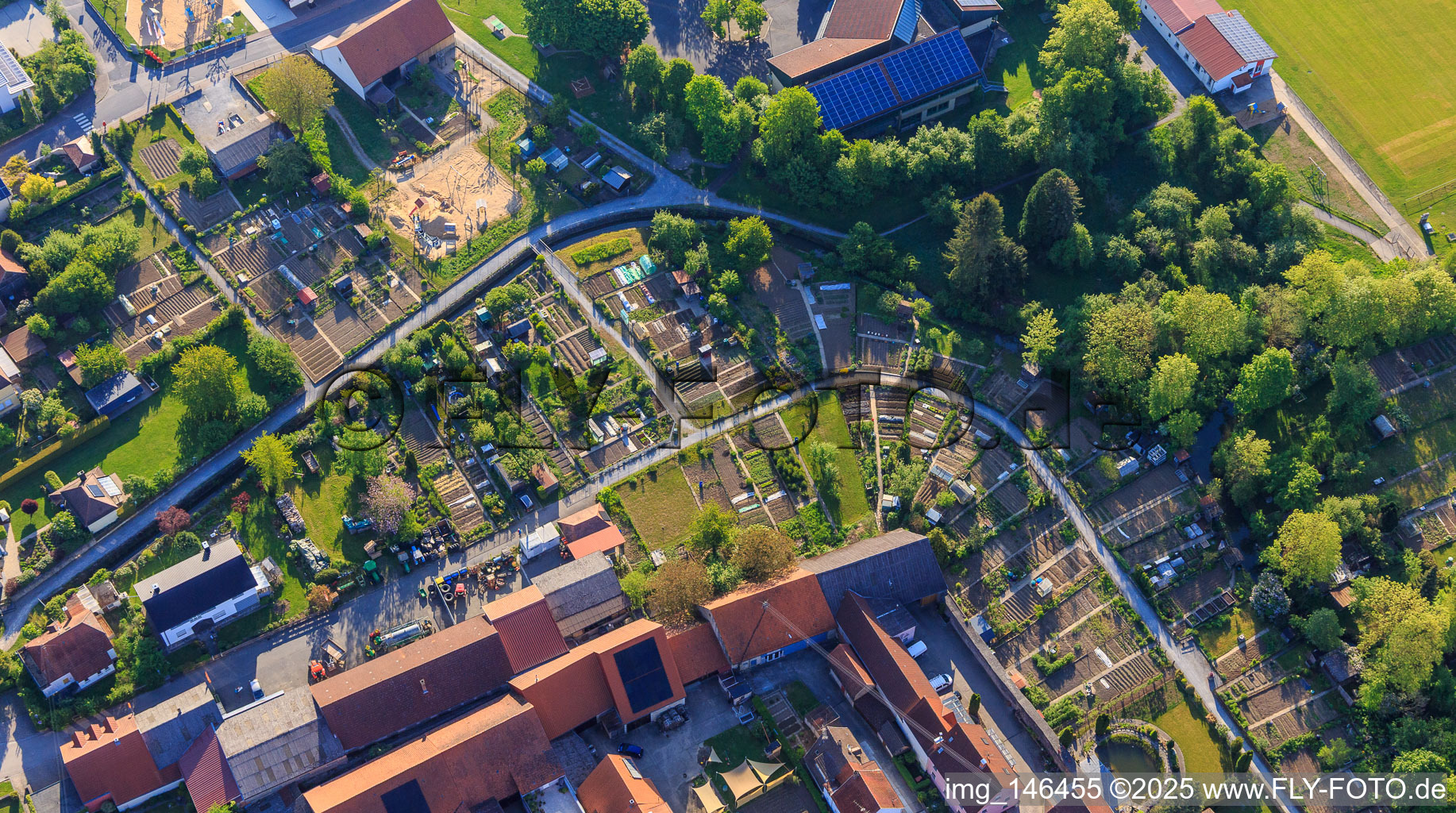 Vue aérienne de Jardins entre Rippach et Dürrleinsgraben à Röttingen dans le département Bavière, Allemagne
