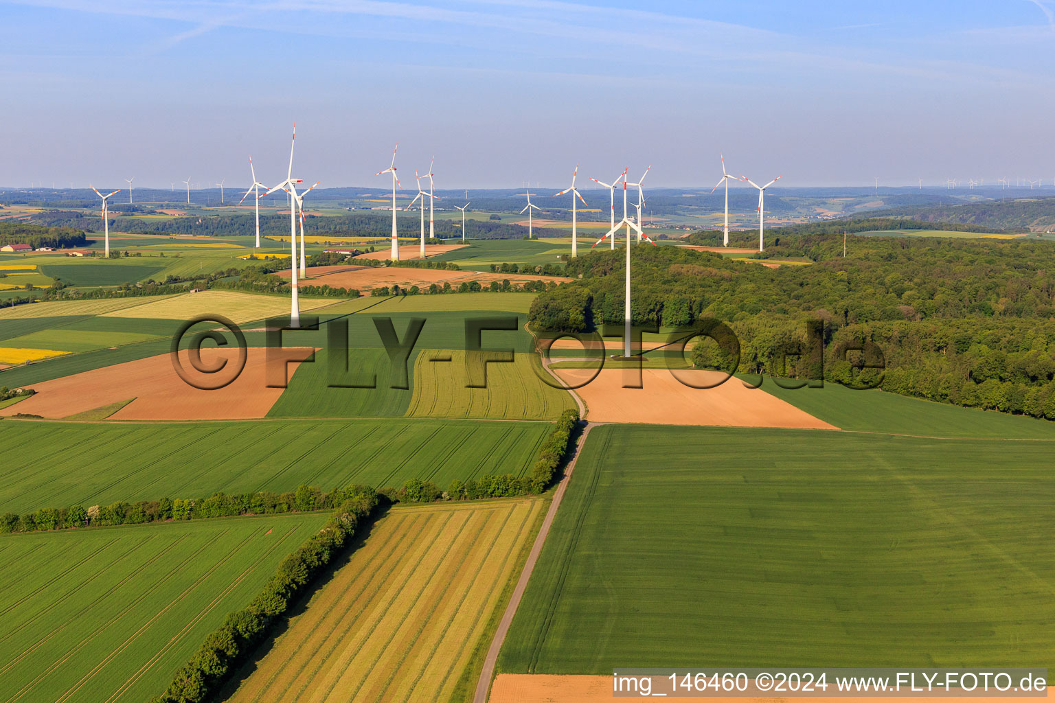 Vue aérienne de Éolienne/Parc éolien de Klosterwald à le quartier Niederrimbach in Creglingen dans le département Bade-Wurtemberg, Allemagne