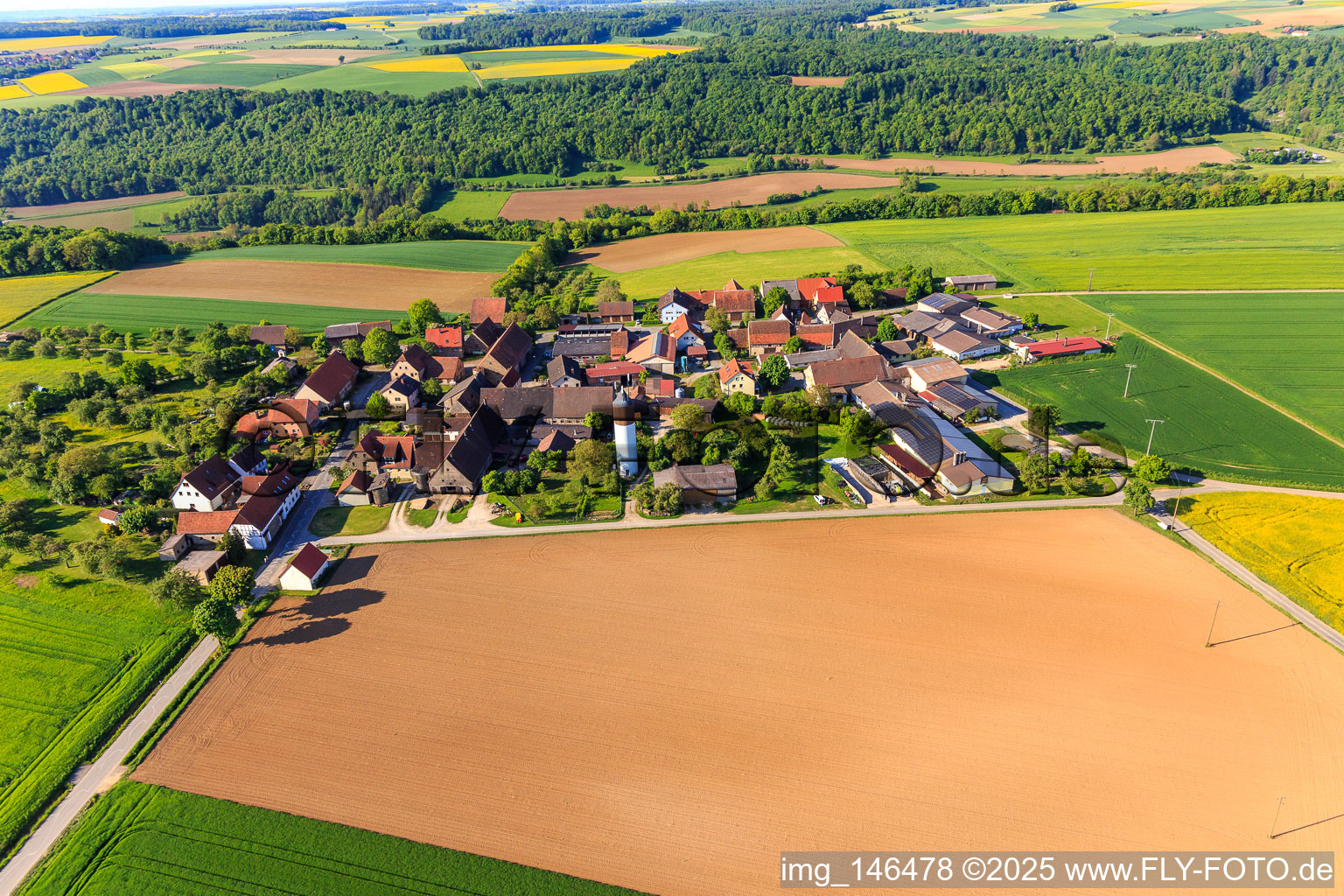 Photographie aérienne de Quartier d'Erdbach avec l'élevage de chevaux et le centre équestre Ponyhof Erdbach Fjord à le quartier Schön in Creglingen dans le département Bade-Wurtemberg, Allemagne