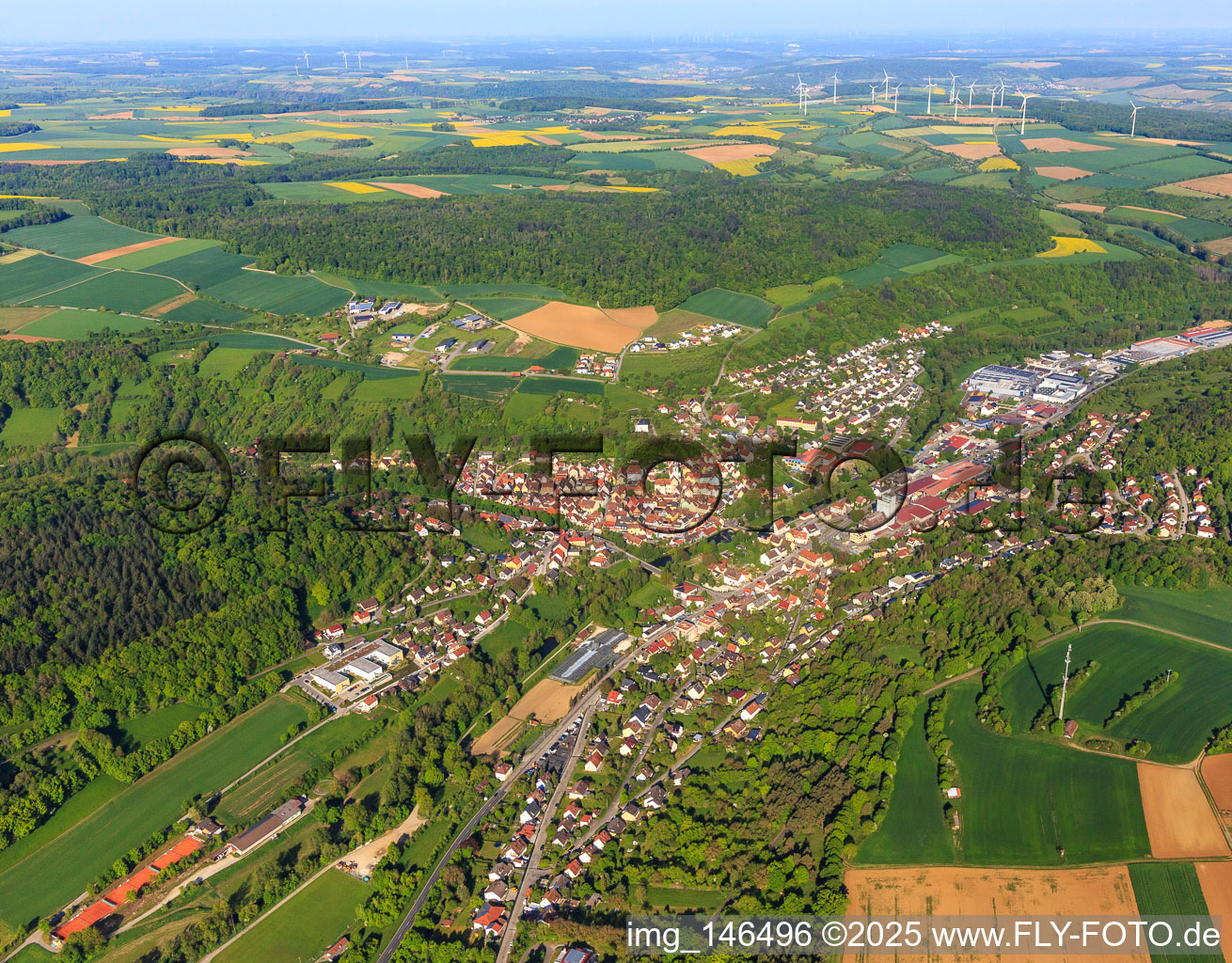 Photographie aérienne de Vue d'ensemble du charmant Taubertal le matin depuis le sud-est à Creglingen dans le département Bade-Wurtemberg, Allemagne