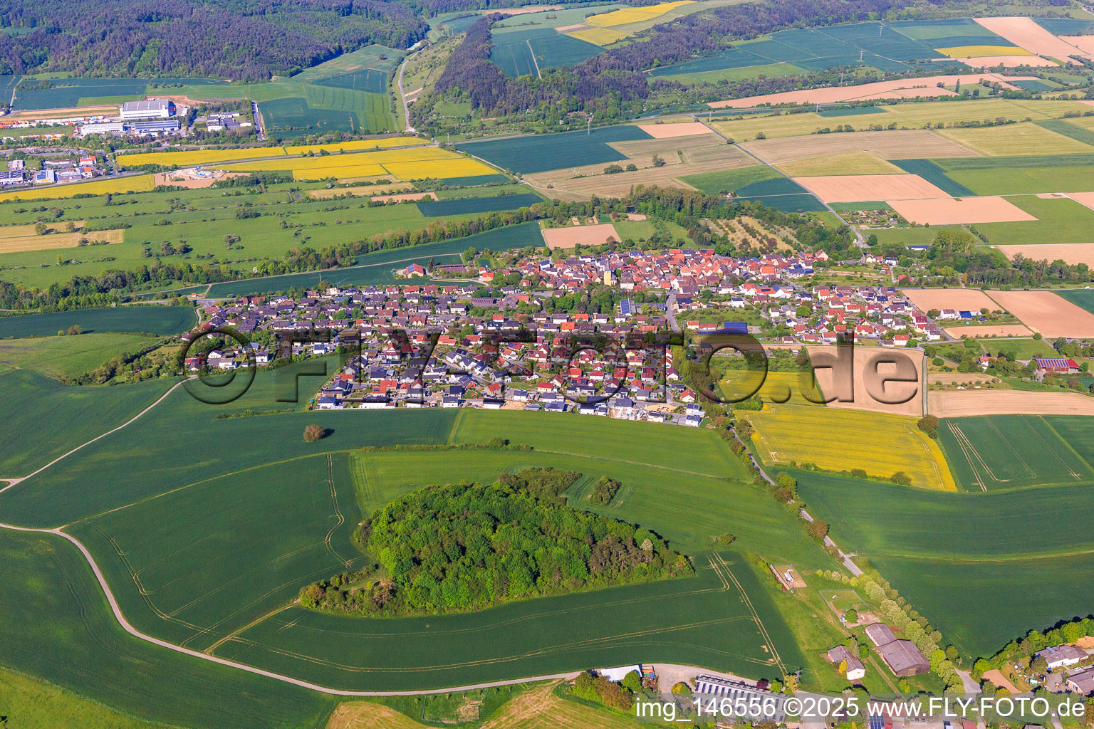 Vue aérienne de Vue de la ville depuis l'ouest à le quartier Impfingen in Tauberbischofsheim dans le département Bade-Wurtemberg, Allemagne
