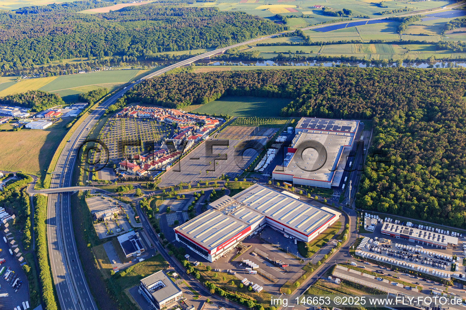 Vue aérienne de Outlet Wertheim Village, Warema et McRent Wertheim à le quartier Bettingen in Wertheim dans le département Bade-Wurtemberg, Allemagne