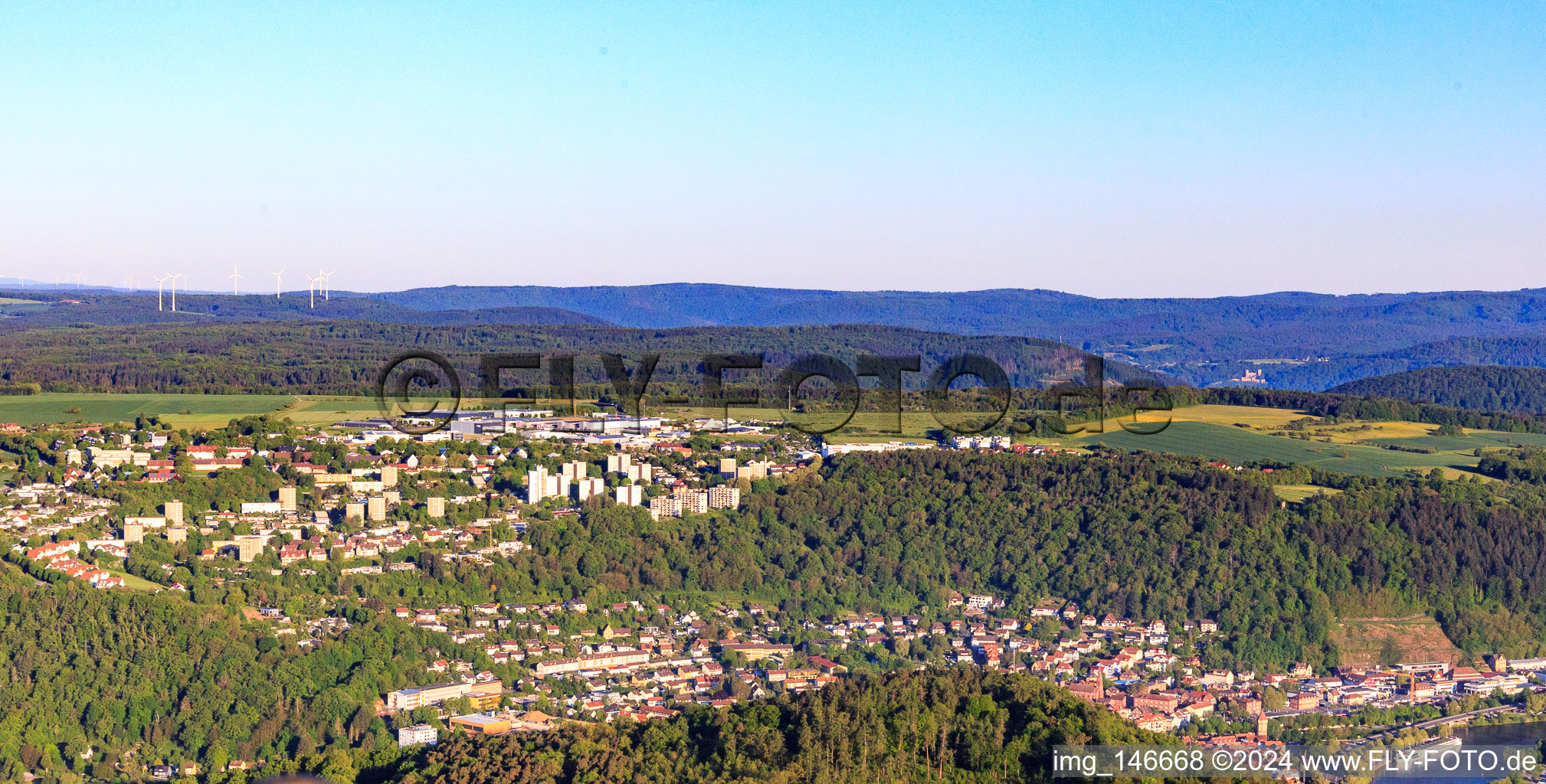Vue aérienne de Vue de la ville depuis l'est le matin à le quartier Eichel in Wertheim dans le département Bade-Wurtemberg, Allemagne