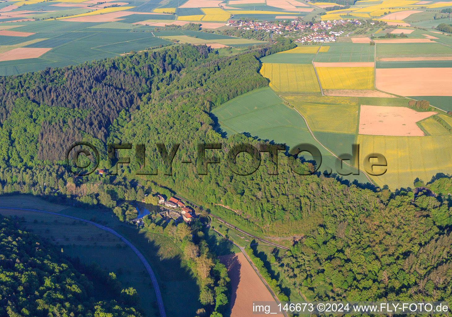 Photographie aérienne de Moulin de Teilbach sur la Tauber à le quartier Waldenhausen in Wertheim dans le département Bade-Wurtemberg, Allemagne