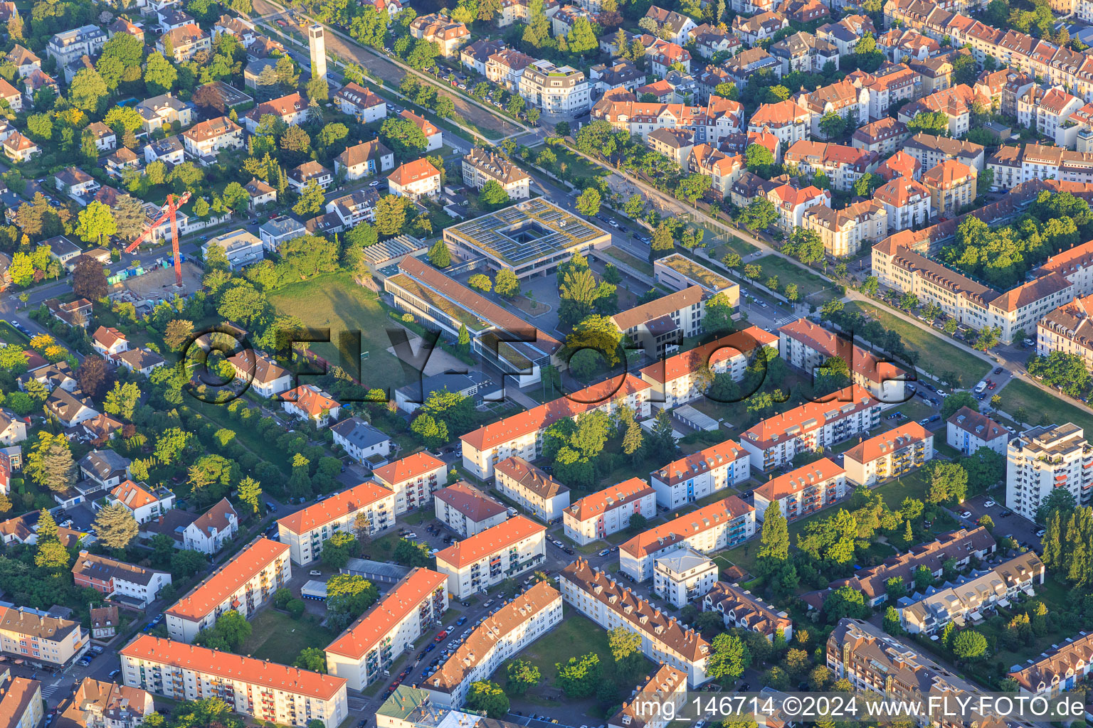 Vue aérienne de Tristanstraße avec Draisschule à le quartier Mühlburg in Karlsruhe dans le département Bade-Wurtemberg, Allemagne