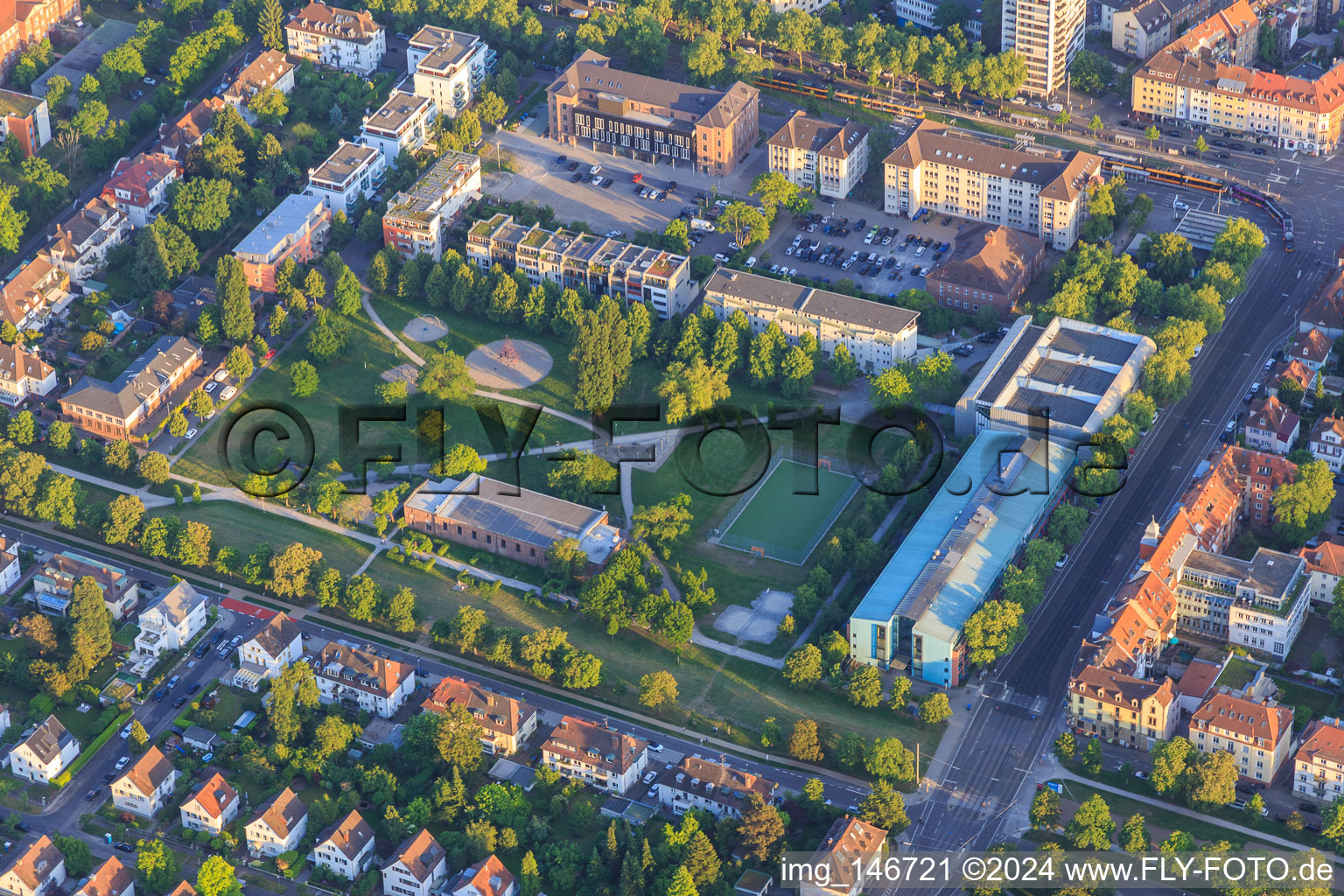 Vue aérienne de Aire de jeux pour enfants rue Paul Ehrlich et KIT / Campus B sur Blücherstraße à le quartier Weststadt in Karlsruhe dans le département Bade-Wurtemberg, Allemagne