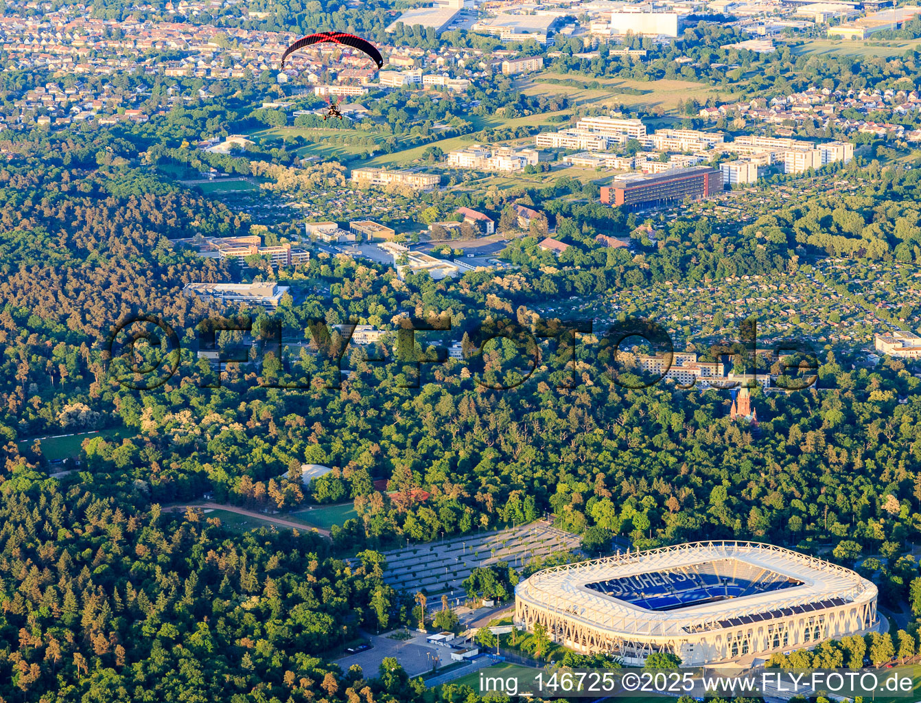 Vue aérienne de Stade de football BBBank Wildpark du KSC - Karlsruher Sport-Club à le quartier Innenstadt-Ost in Karlsruhe dans le département Bade-Wurtemberg, Allemagne