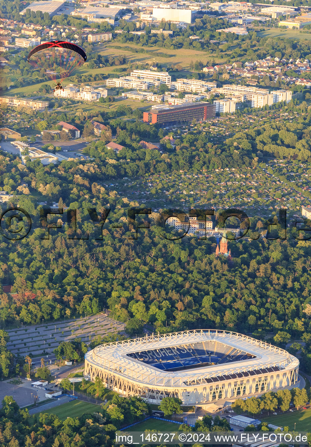Vue aérienne de Stade de football BBBank Wildpark du KSC - Karlsruher Sport-Club à le quartier Innenstadt-Ost in Karlsruhe dans le département Bade-Wurtemberg, Allemagne