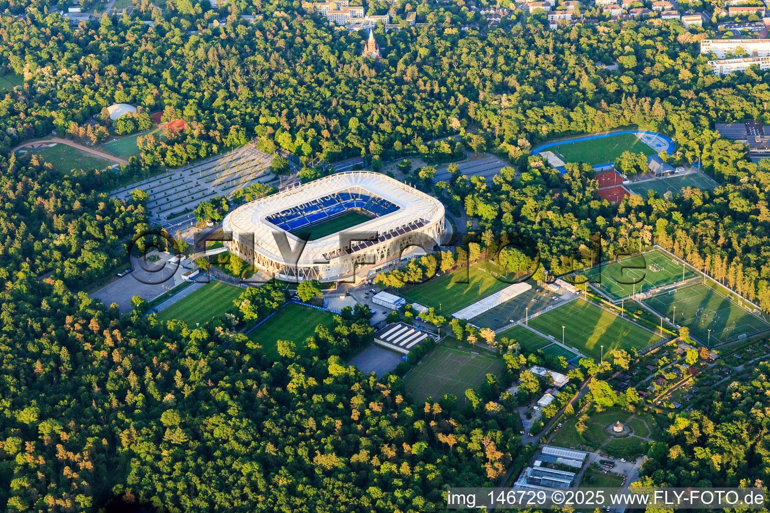 Photographie aérienne de Stade de football BBBank Wildpark du KSC - Karlsruher Sport-Club à le quartier Innenstadt-Ost in Karlsruhe dans le département Bade-Wurtemberg, Allemagne