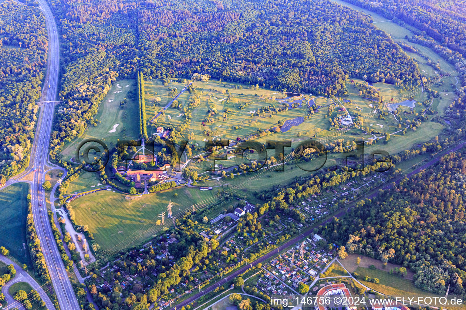 Terrain de golf Hofgut Scheibenhardt AG à le quartier Beiertheim-Bulach in Karlsruhe dans le département Bade-Wurtemberg, Allemagne d'en haut