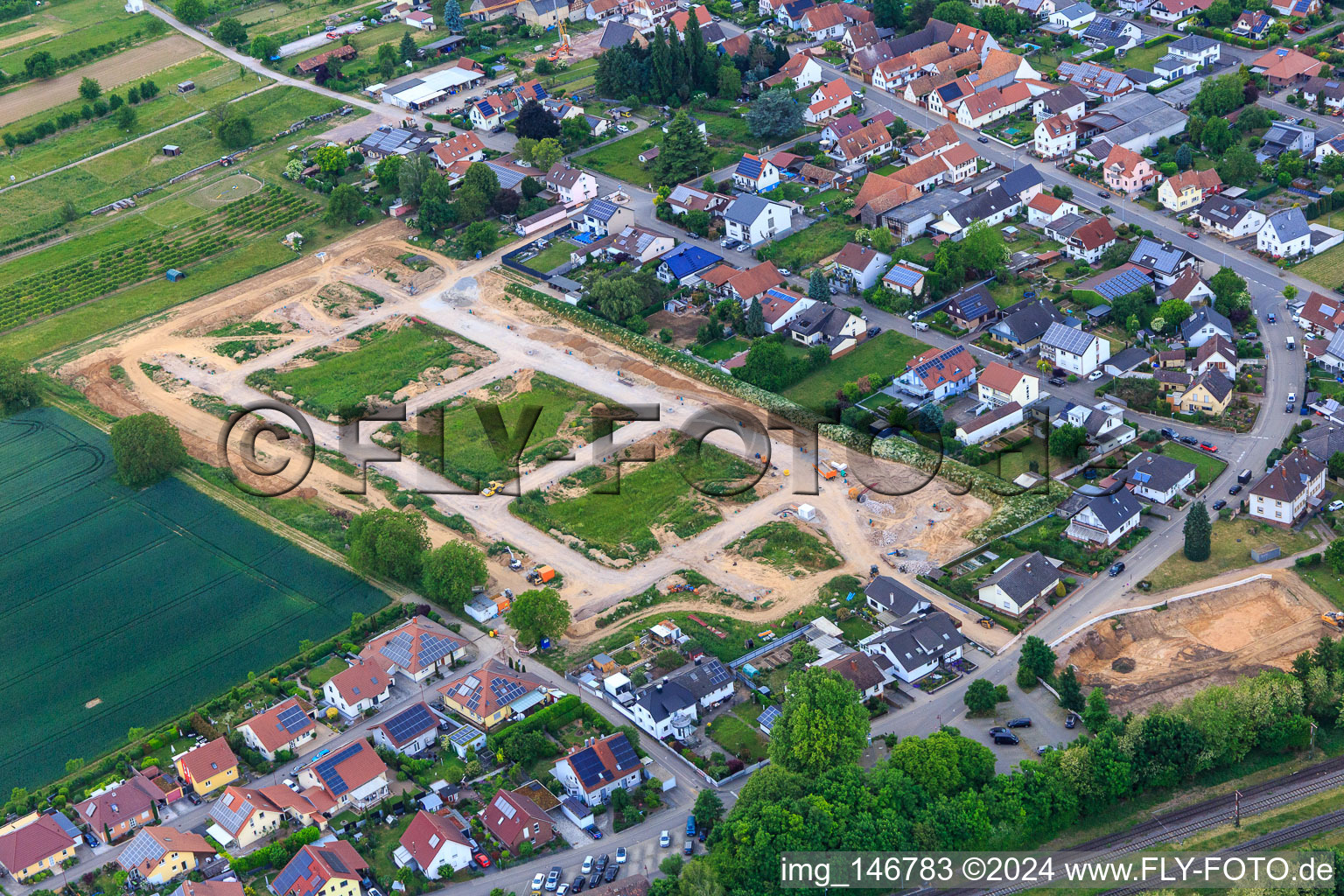 Photographie aérienne de Développement de la nouvelle zone de développement Im Kirschgarten à Winden dans le département Rhénanie-Palatinat, Allemagne