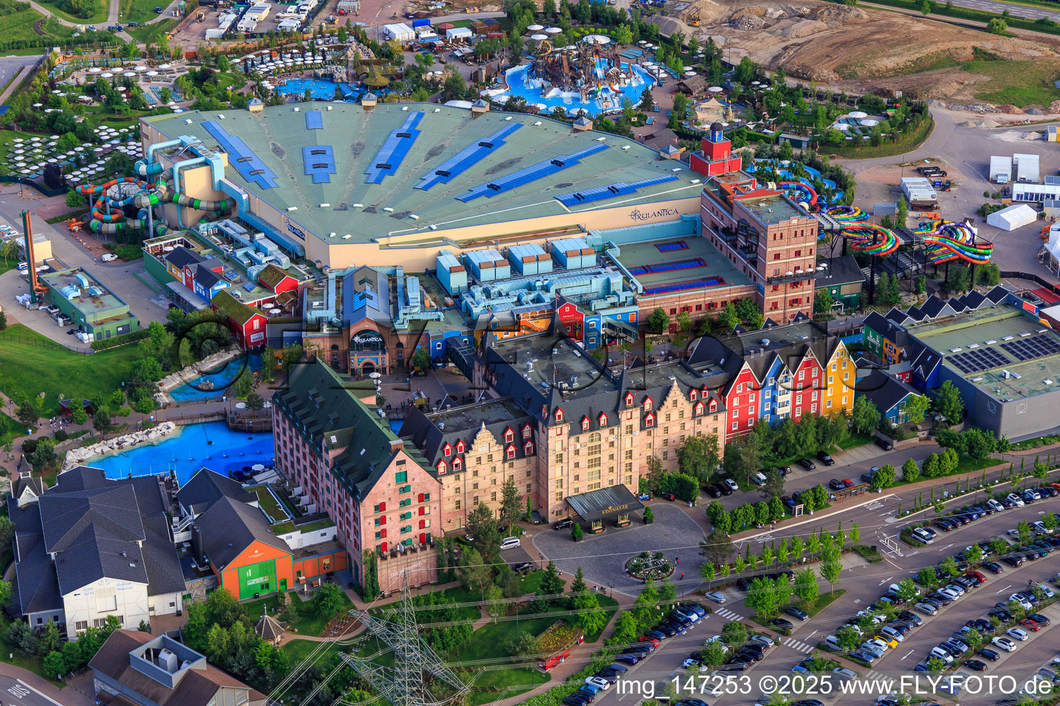 Vue aérienne de Hôtel d'aventure 4 étoiles supérieur « Krønasår » dans la Rulantica d'Europa-Park Rust à Rust dans le département Bade-Wurtemberg, Allemagne