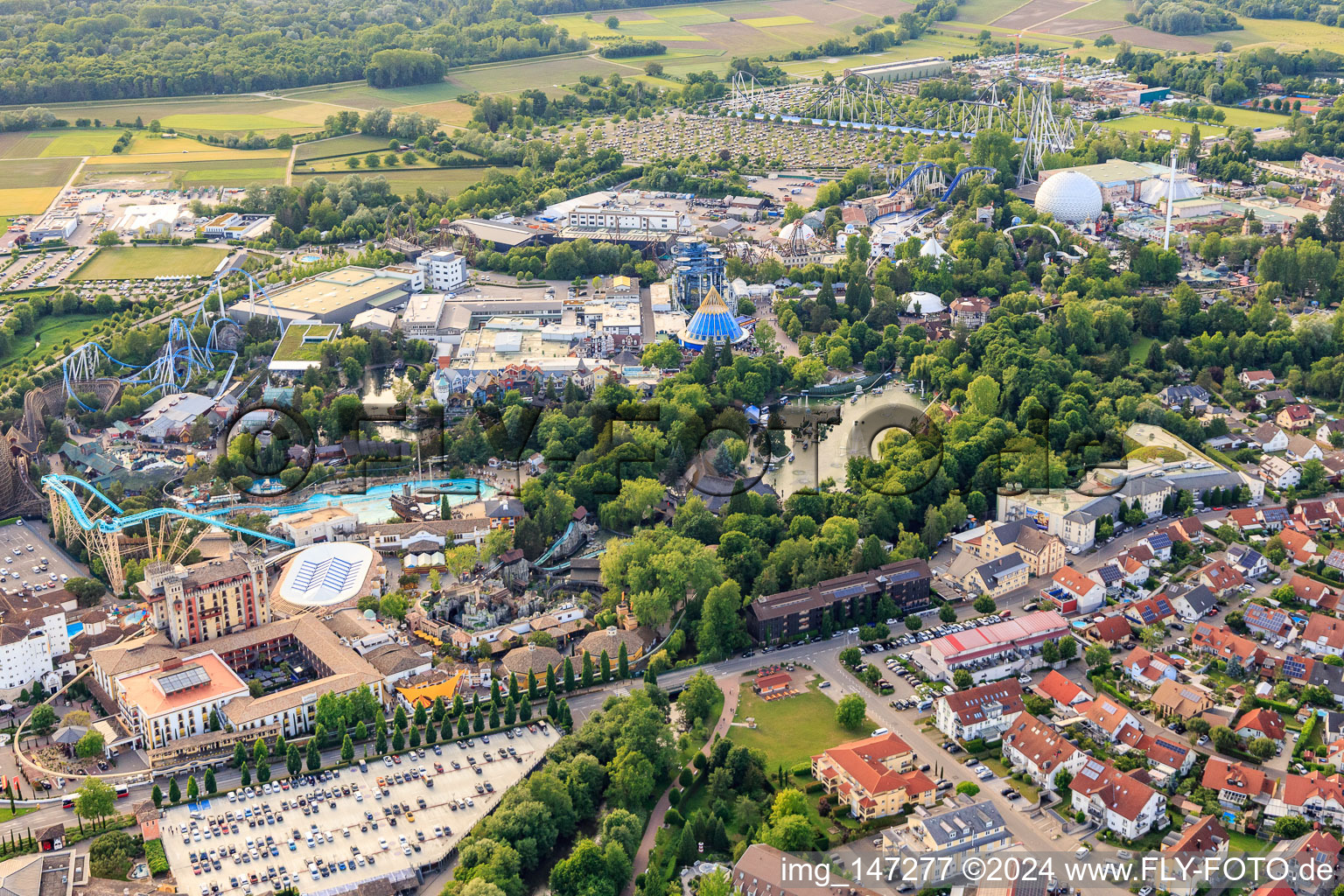 Vue aérienne de FoodLoop, le voyage magique impérial de Josefina et Wichtelhausen de l'Europapark Rust à Rust dans le département Bade-Wurtemberg, Allemagne