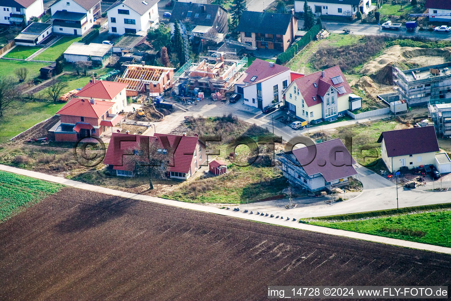 Sur le chemin élevé à Kandel dans le département Rhénanie-Palatinat, Allemagne vue du ciel