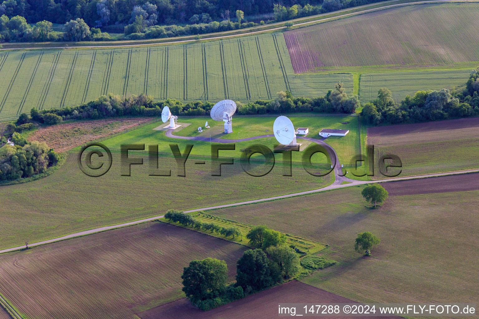 Photographie aérienne de Antennes radio paraboliques de la branche Rheinhausen du Service fédéral de renseignement à le quartier Niederhausen in Rheinhausen dans le département Bade-Wurtemberg, Allemagne