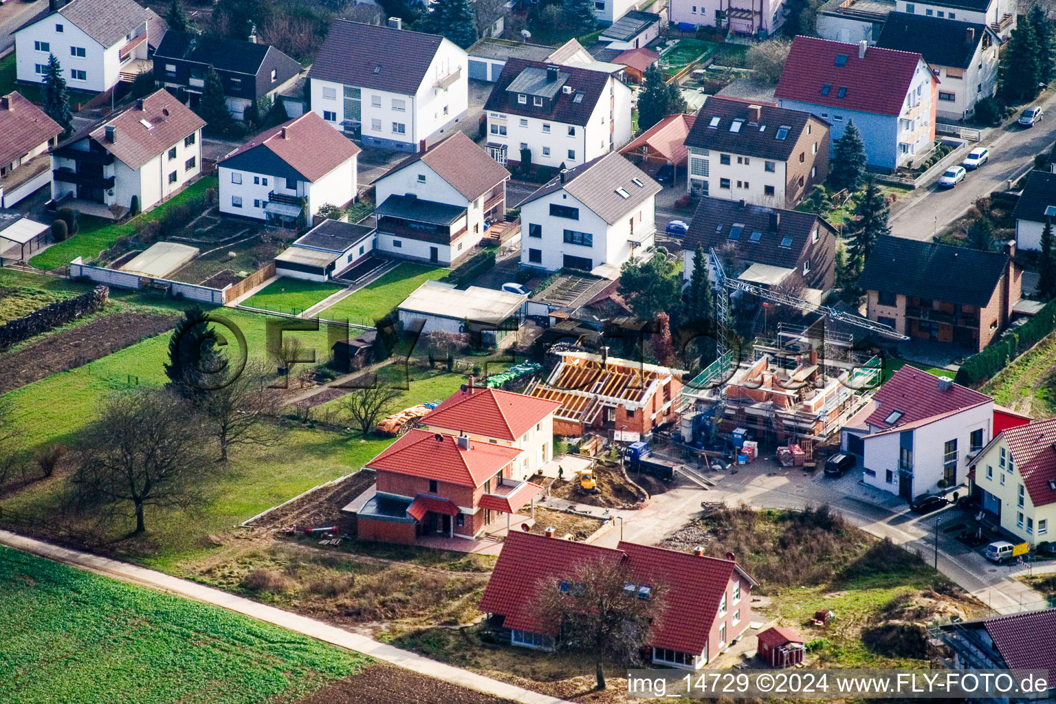 Enregistrement par drone de Sur le chemin élevé à Kandel dans le département Rhénanie-Palatinat, Allemagne