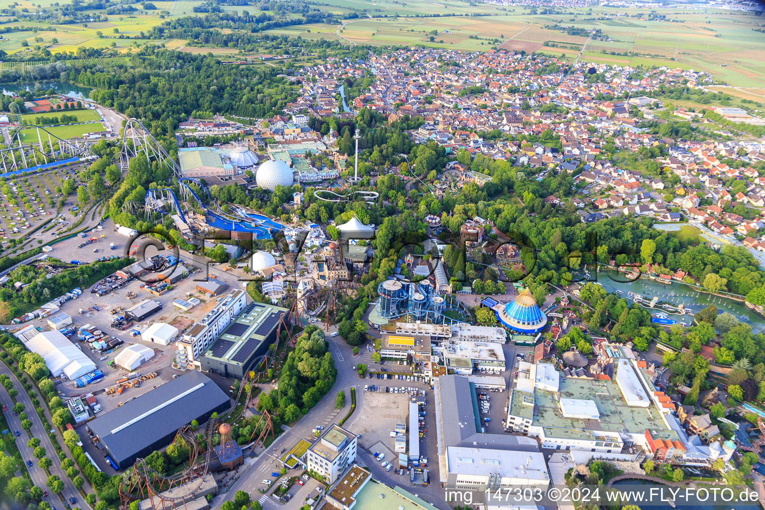 Vue aérienne de Aperçu de la partie classique d'Europa-Park Rust à Rust dans le département Bade-Wurtemberg, Allemagne