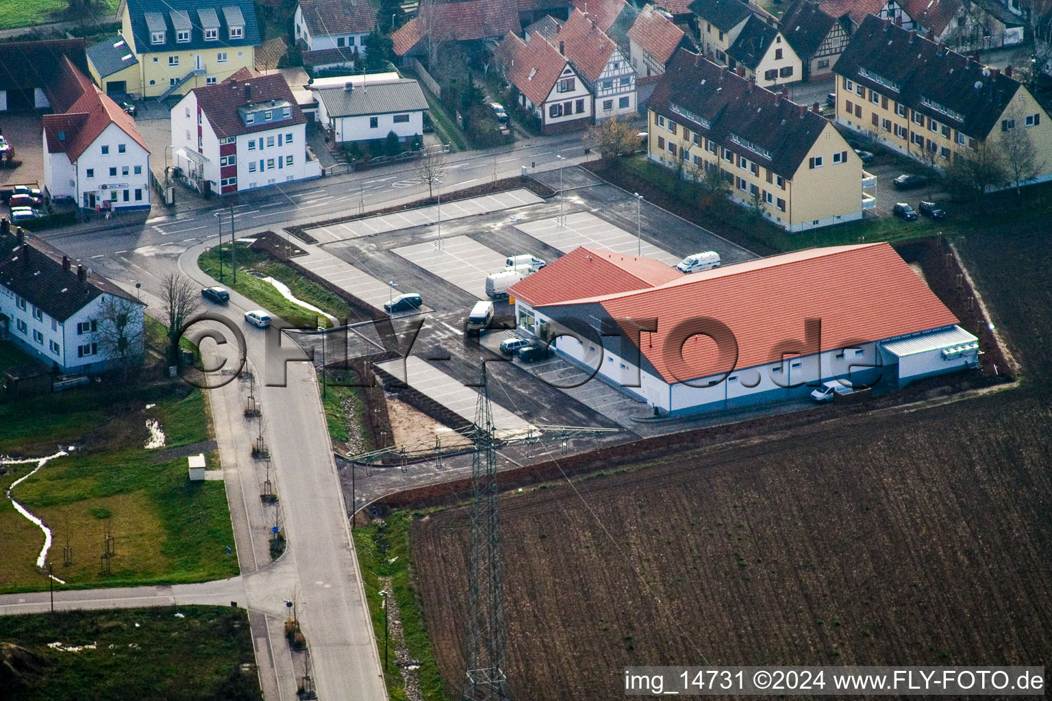 Vue aérienne de Sur le Höhenweg, nouveau bâtiment du marché Netto à Kandel dans le département Rhénanie-Palatinat, Allemagne