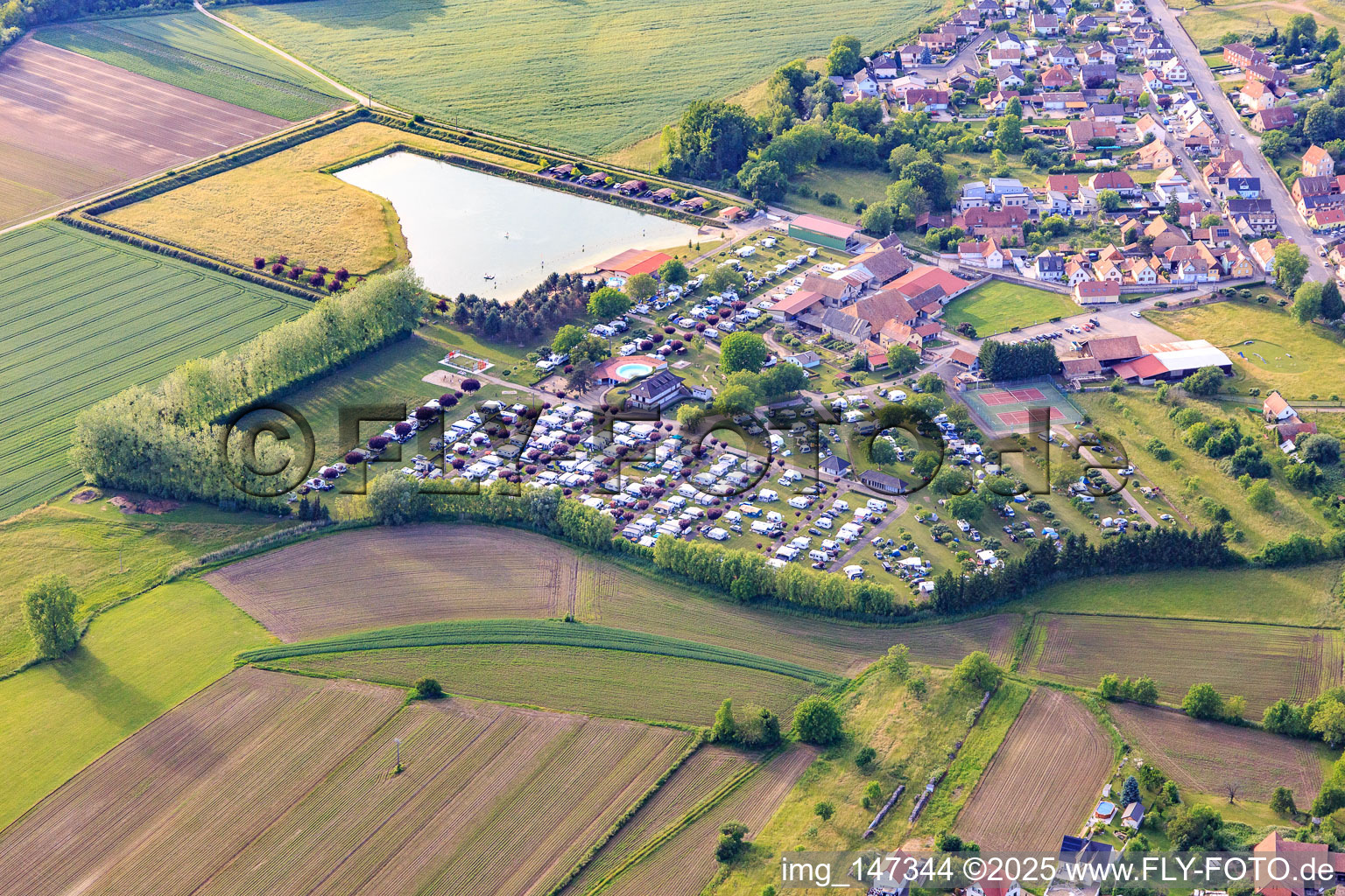 Vue aérienne de La Ferme des Tuileries à Rhinau dans le département Bas Rhin, France