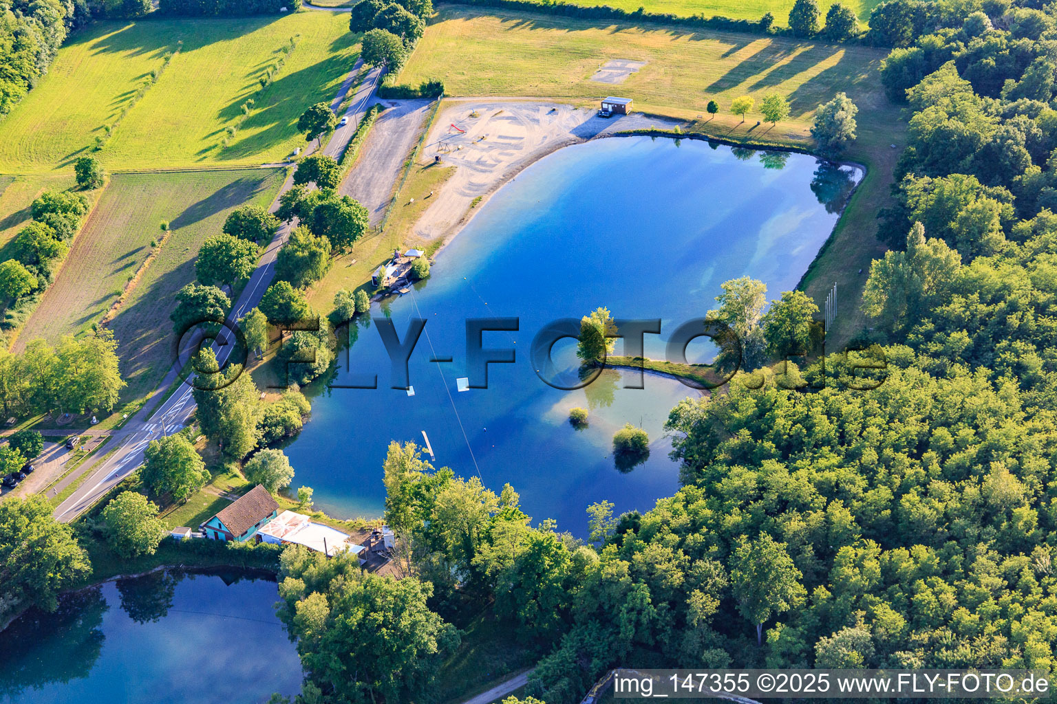 Vue aérienne de Parc Koba Wake à Wittisheim dans le département Bas Rhin, France
