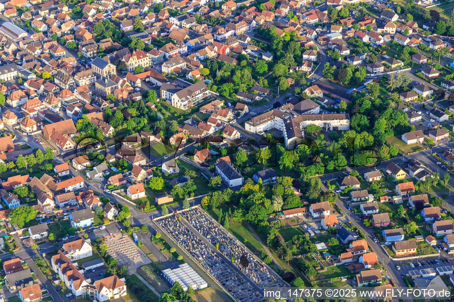 Vue aérienne de Maison de retraite Ehpad de Marckolsheim à Marckolsheim dans le département Bas Rhin, France