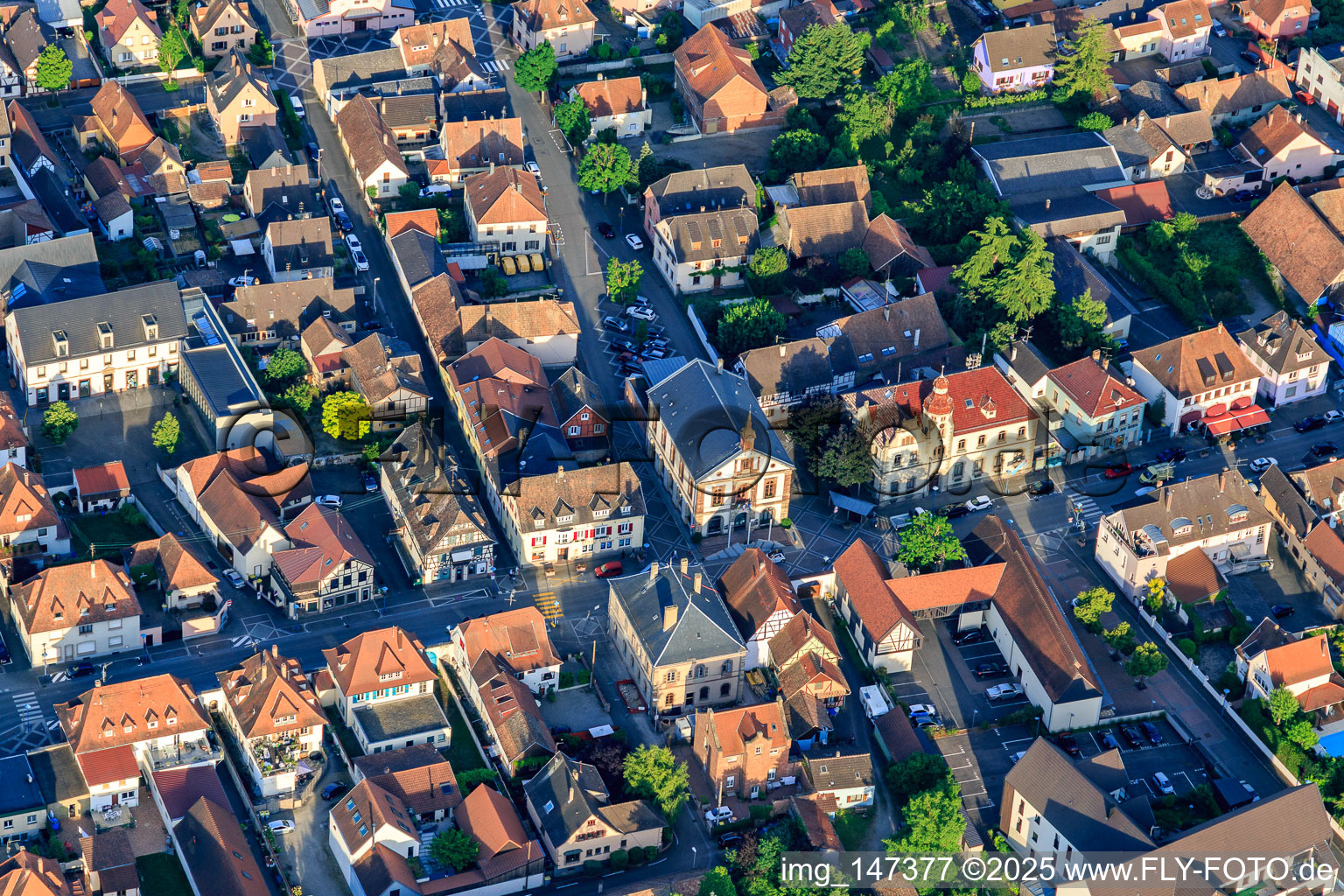 Vue aérienne de Mairie de Marckolsheim à Marckolsheim dans le département Bas Rhin, France