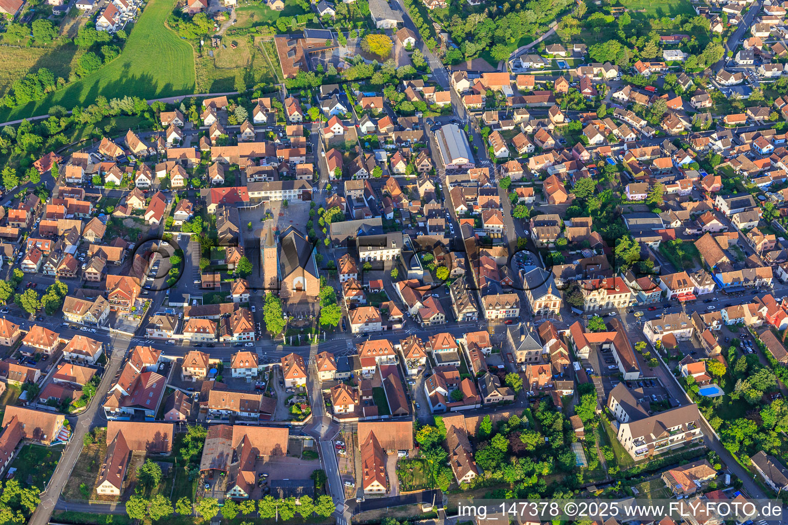 Vue aérienne de Rue du Mal Foch, Rue Clémenceau à Marckolsheim dans le département Bas Rhin, France