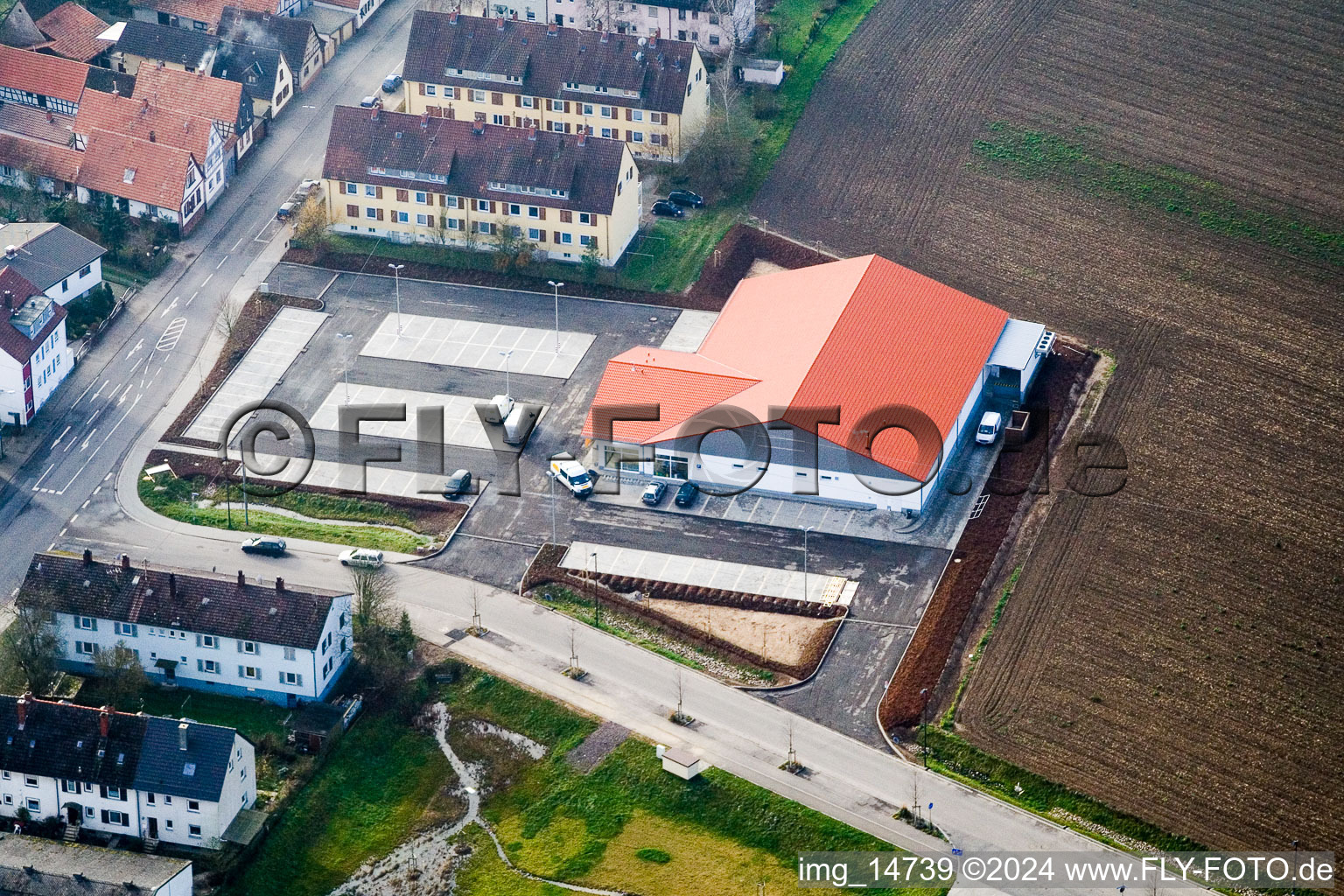 Vue aérienne de Sur le Höhenweg, nouveau bâtiment du marché Netto à Kandel dans le département Rhénanie-Palatinat, Allemagne