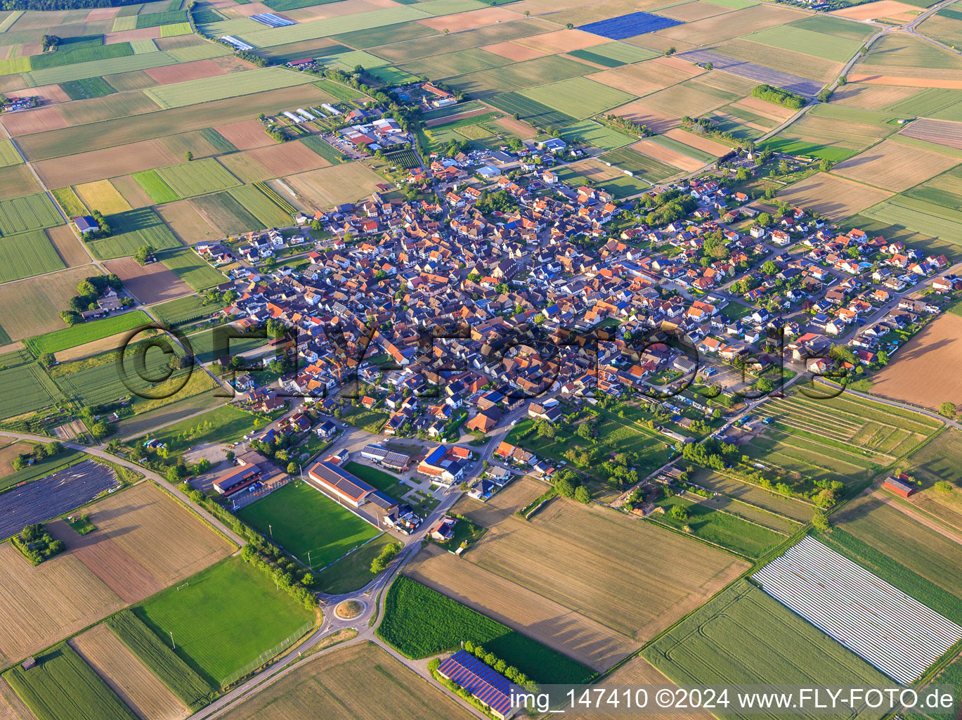 Vue aérienne de Vue d'ensemble de la ville depuis le sud-ouest à Forchheim dans le département Bade-Wurtemberg, Allemagne