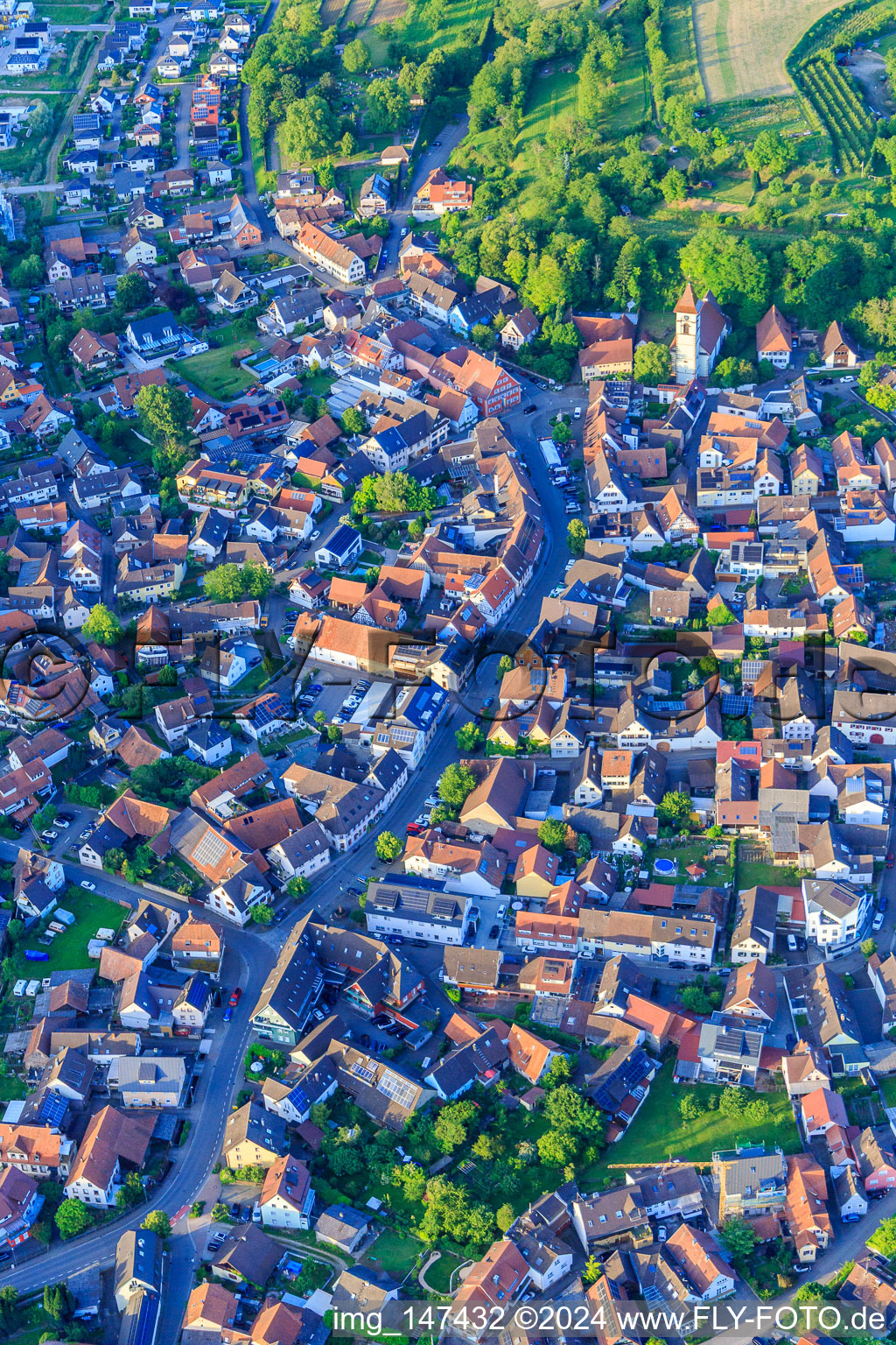 Vue aérienne de Rue principale à Malterdingen dans le département Bade-Wurtemberg, Allemagne