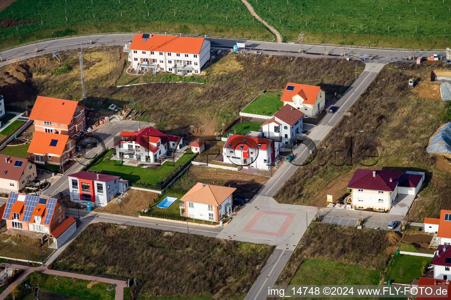 Sur le chemin élevé à Kandel dans le département Rhénanie-Palatinat, Allemagne hors des airs