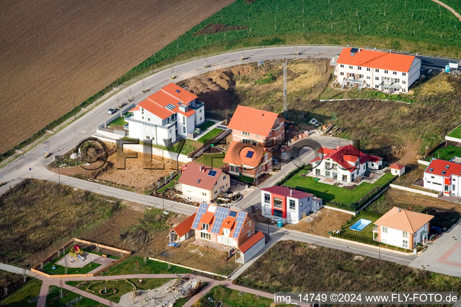 Sur le chemin élevé à Kandel dans le département Rhénanie-Palatinat, Allemagne vue d'en haut