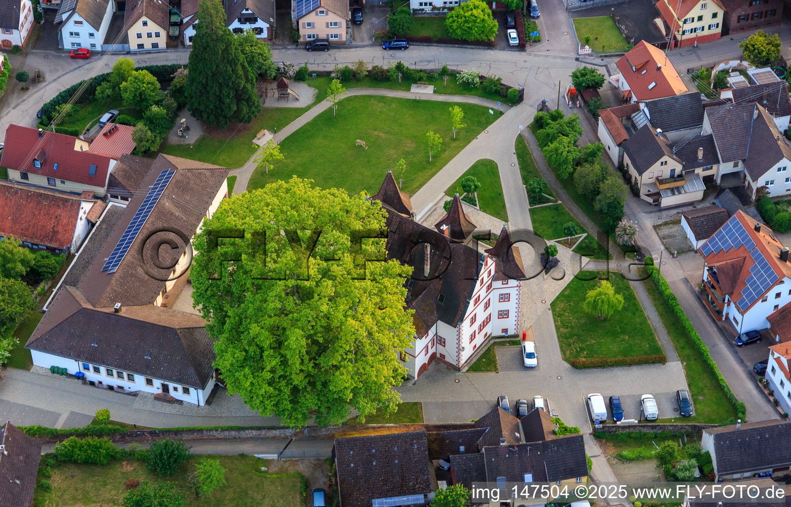 Vue aérienne de Château de Schmieheim à le quartier Schmieheim in Kippenheim dans le département Bade-Wurtemberg, Allemagne