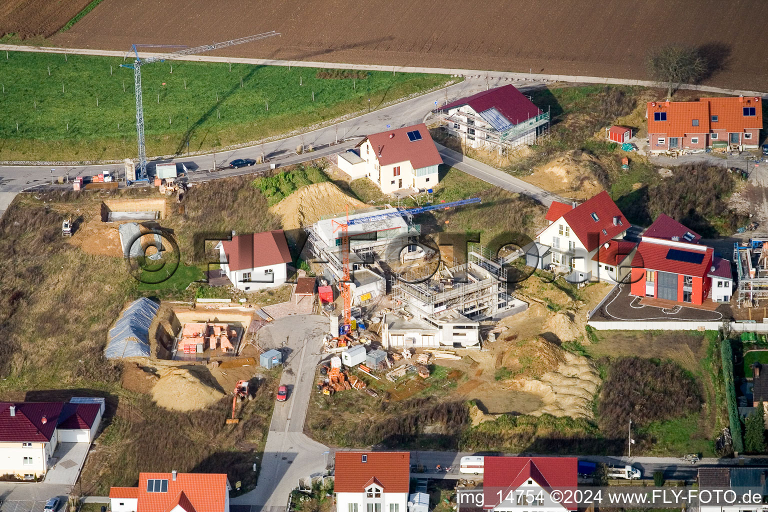 Sur le chemin élevé à Kandel dans le département Rhénanie-Palatinat, Allemagne vue du ciel