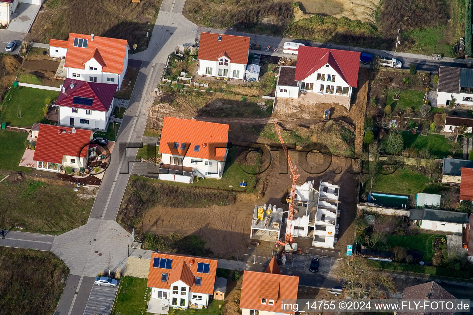 Enregistrement par drone de Sur le chemin élevé à Kandel dans le département Rhénanie-Palatinat, Allemagne