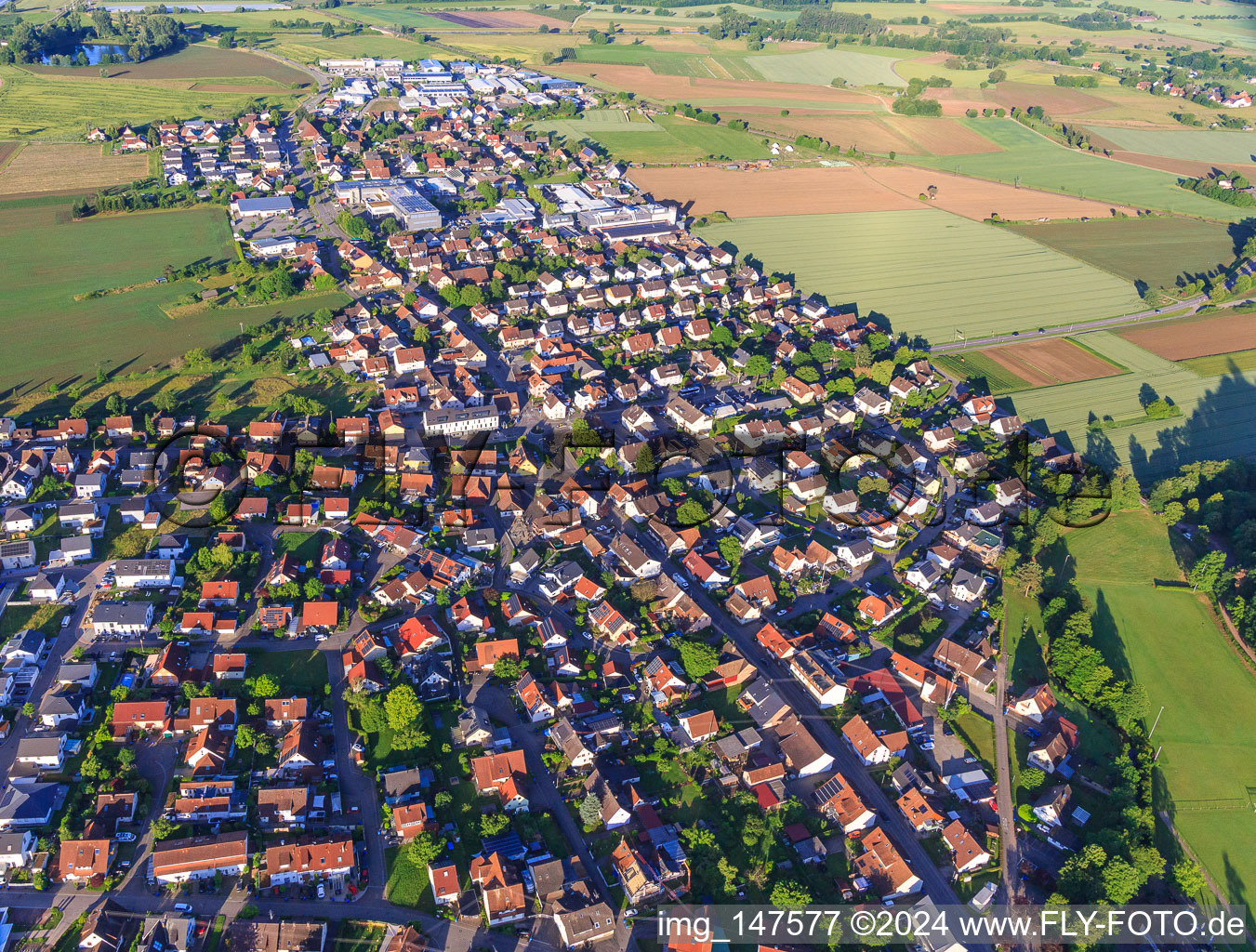 Vue aérienne de Vue d'ensemble du village depuis le nord-est à le quartier Lörch in Sexau dans le département Bade-Wurtemberg, Allemagne