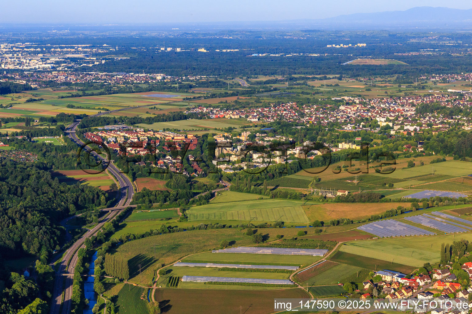 Vue aérienne de Vue de la ville depuis le nord-ouest à Denzlingen dans le département Bade-Wurtemberg, Allemagne