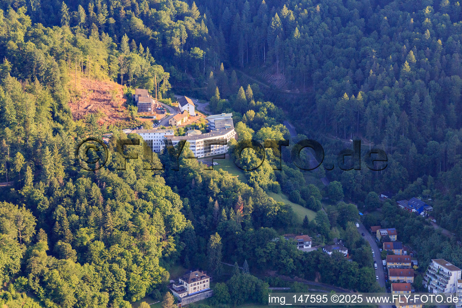 Vue aérienne de BDH Clinic Waldkirch gGmbH et École d'assistants de santé et d'infirmières à la BDH Clinic Waldkirch à Waldkirch dans le département Bade-Wurtemberg, Allemagne