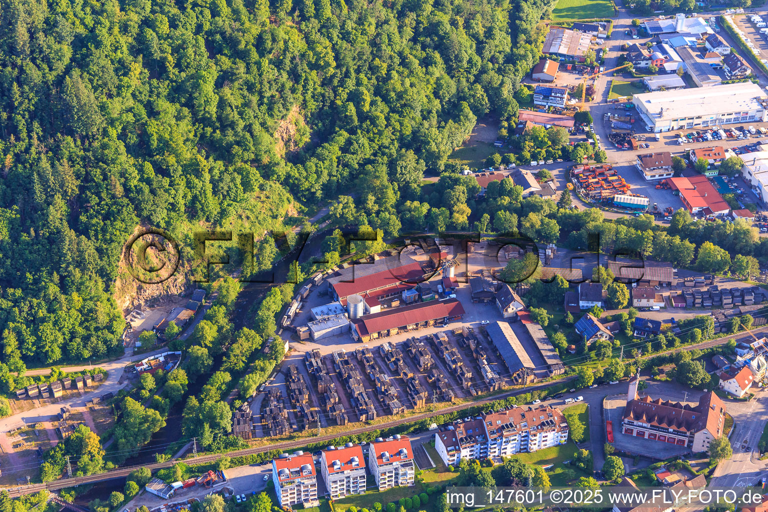 Vue aérienne de Scierie de feuillus Blum GmbH à le quartier Kollnau in Waldkirch dans le département Bade-Wurtemberg, Allemagne