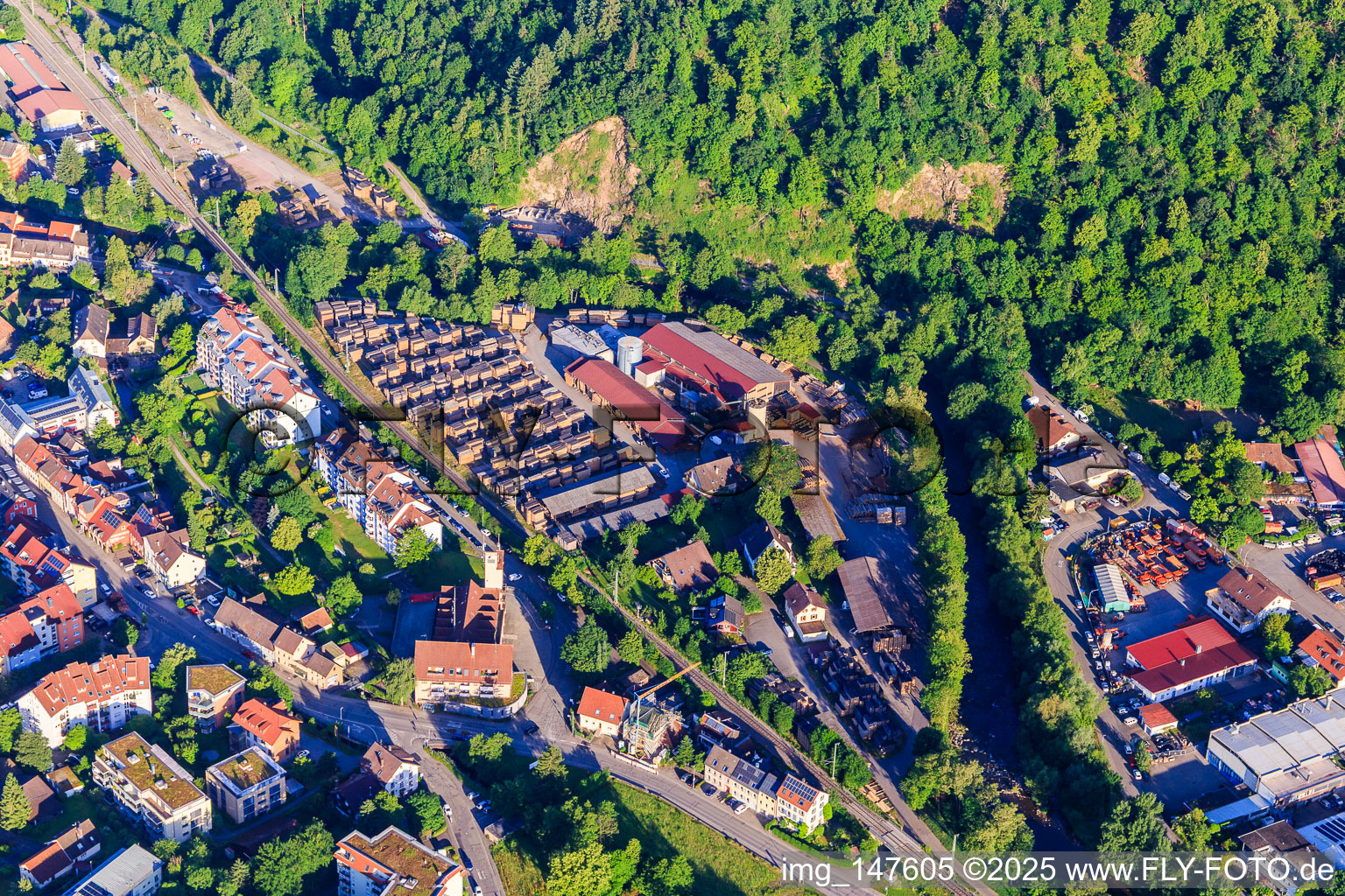 Vue aérienne de Scierie de feuillus Blum GmbH à le quartier Kollnau in Waldkirch dans le département Bade-Wurtemberg, Allemagne