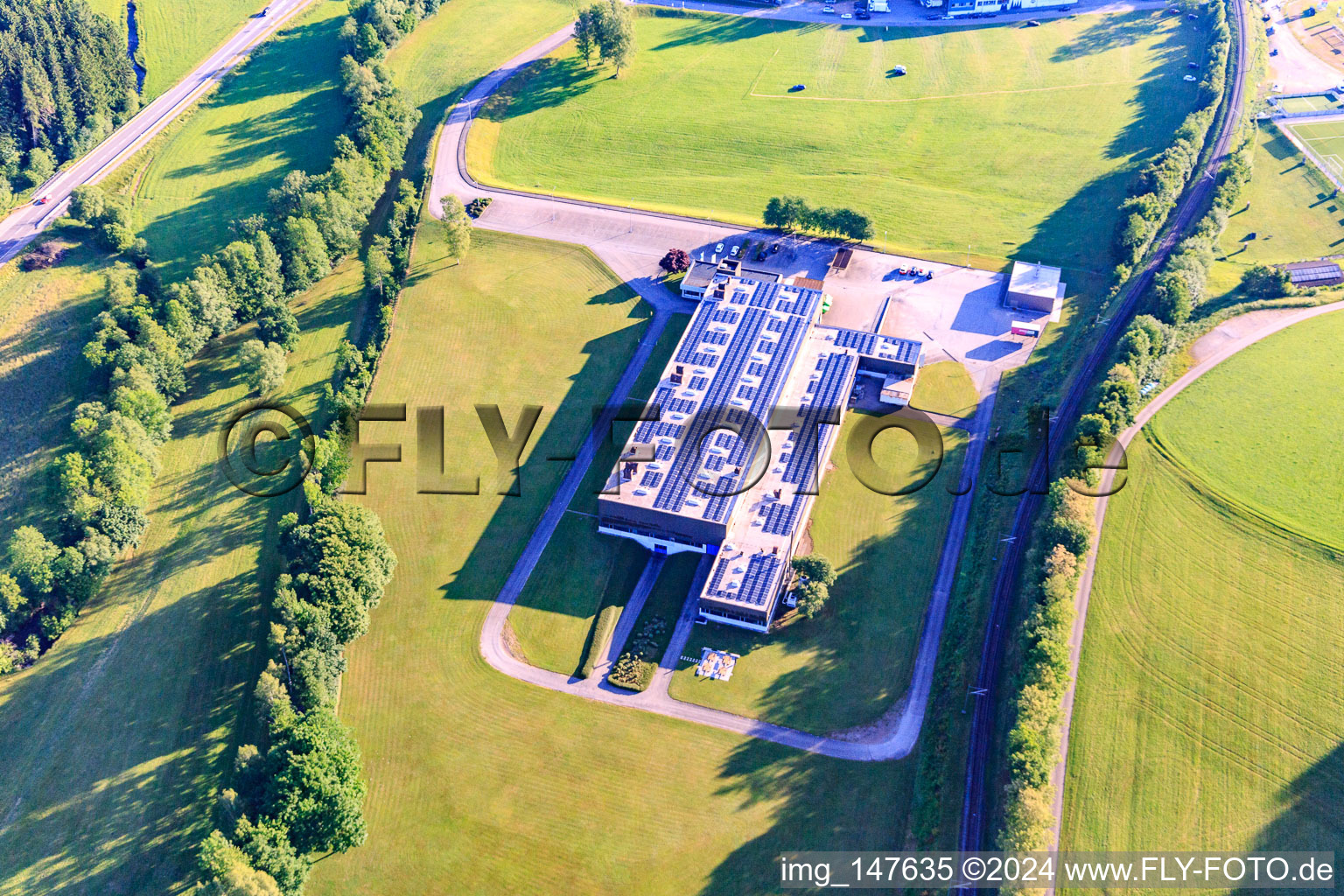 Vue aérienne de Atelier de tournage Anton Tränkle GmbH & Co. KG à le quartier Stauden in Elzach dans le département Bade-Wurtemberg, Allemagne