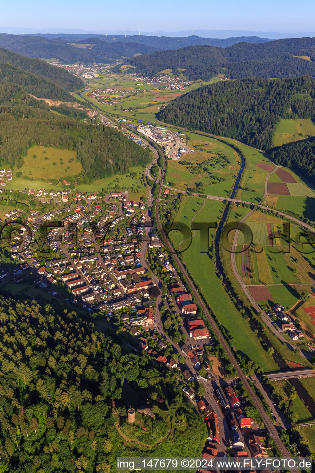 Vue aérienne de Vue de la ville depuis le nord-est à Hausach dans le département Bade-Wurtemberg, Allemagne