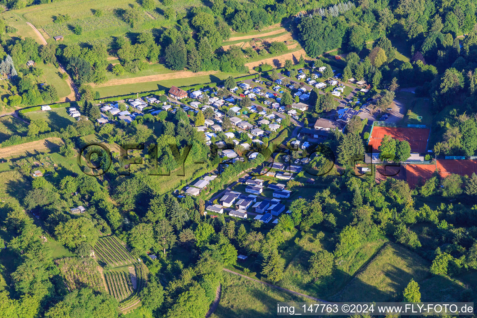 Vue aérienne de Camping en terrasses Herbolzheim à Herbolzheim dans le département Bade-Wurtemberg, Allemagne
