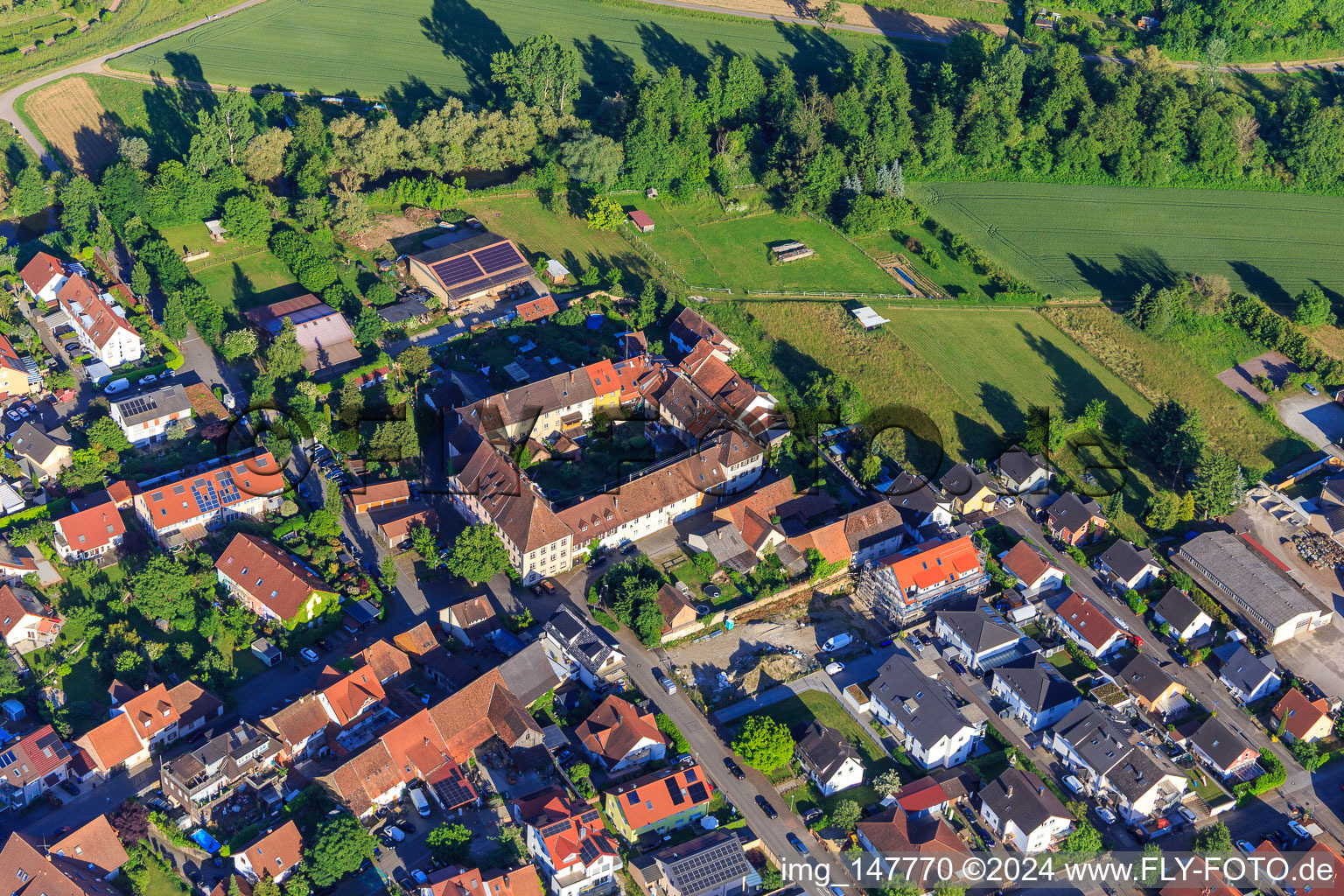 Vue aérienne de Monastère Wonnental à le quartier Wonnental in Kenzingen dans le département Bade-Wurtemberg, Allemagne