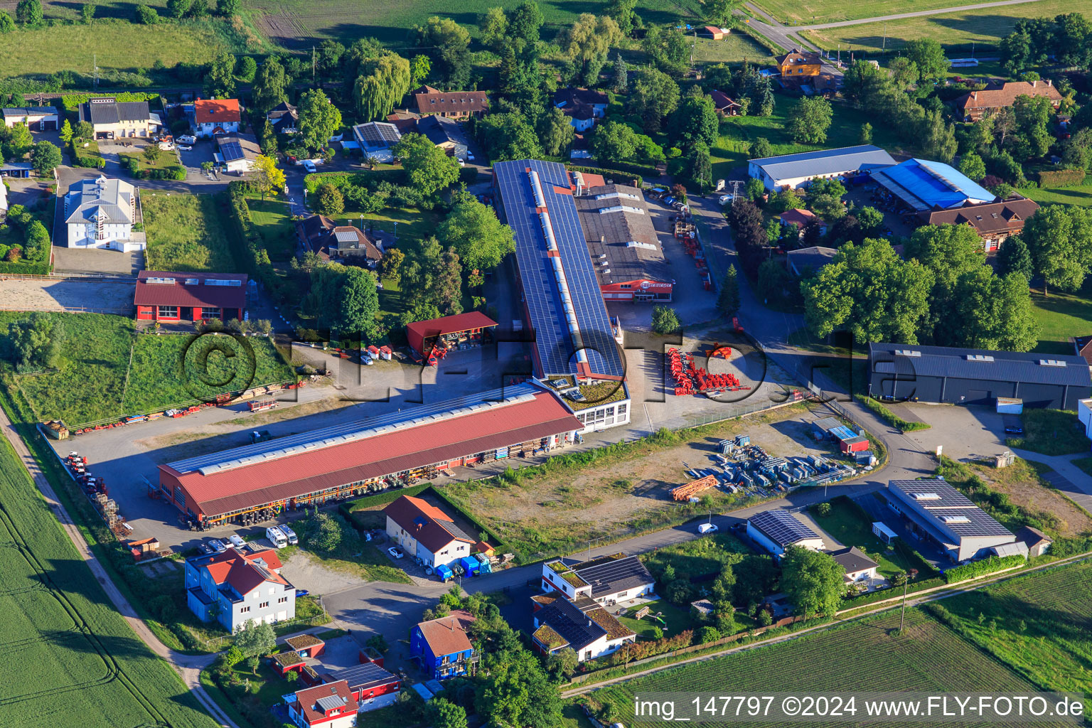 Vue aérienne de FXS Sauerburger Tractors and Equipment Construction GmbH à le quartier Wasenweiler in Ihringen dans le département Bade-Wurtemberg, Allemagne