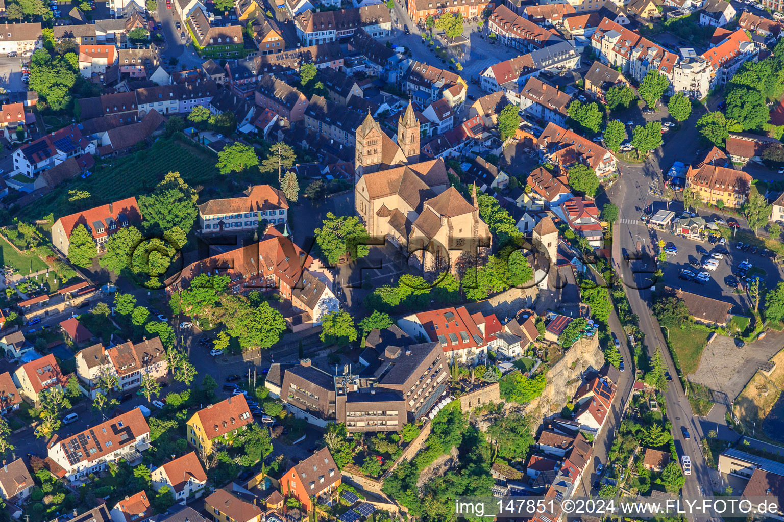 Vue aérienne de Cathédrale Saint-Étienne de Breisach vue du nord-est à Breisach am Rhein dans le département Bade-Wurtemberg, Allemagne