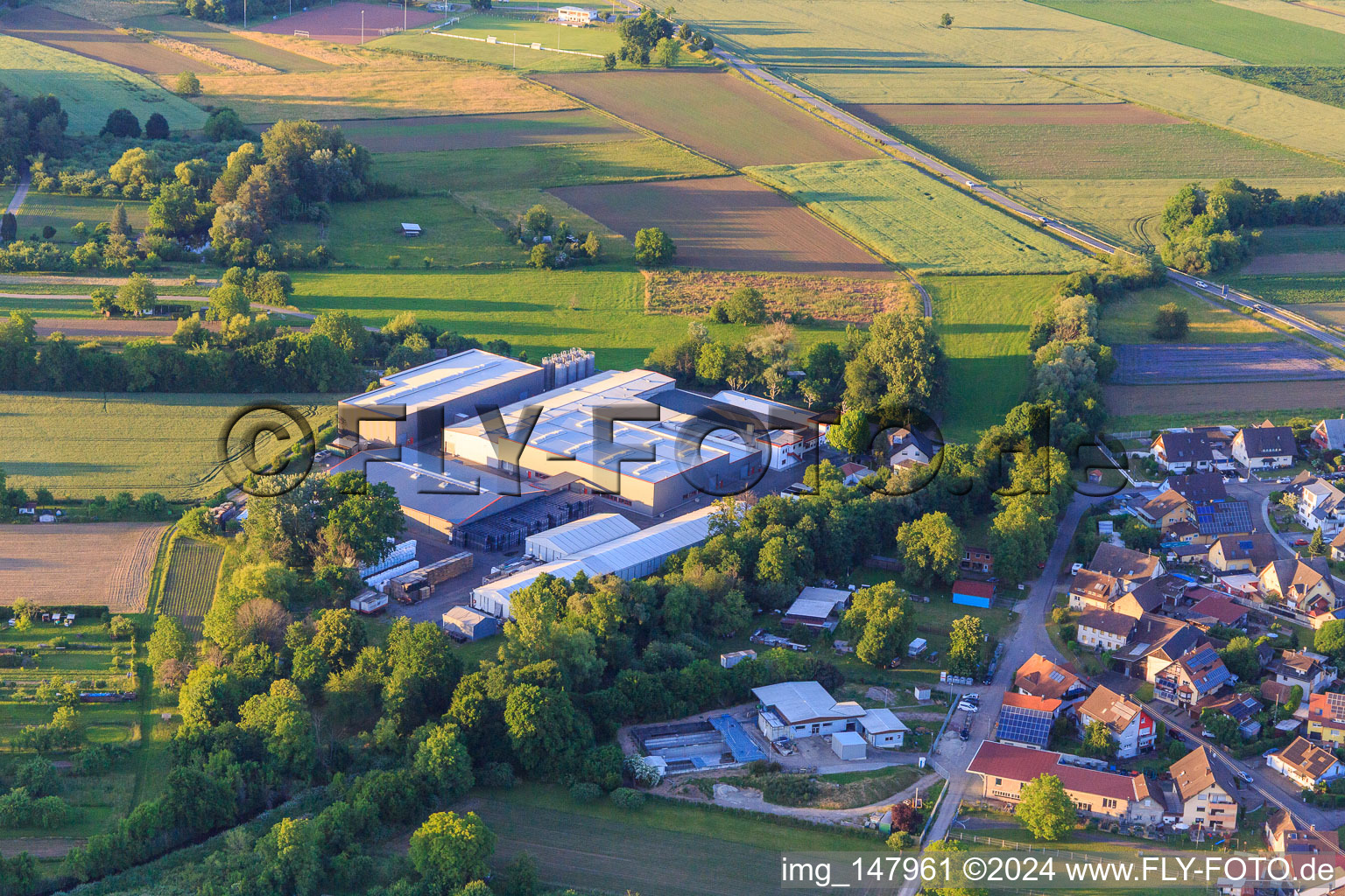 Vue aérienne de Brüderle Kunststofftechnik GmbH à le quartier Niederhausen in Rheinhausen dans le département Bade-Wurtemberg, Allemagne